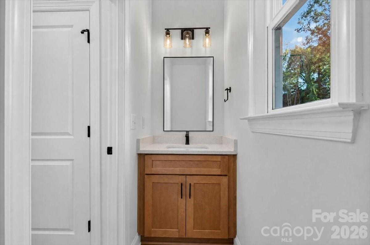 213 Knot Street Property Photo 5