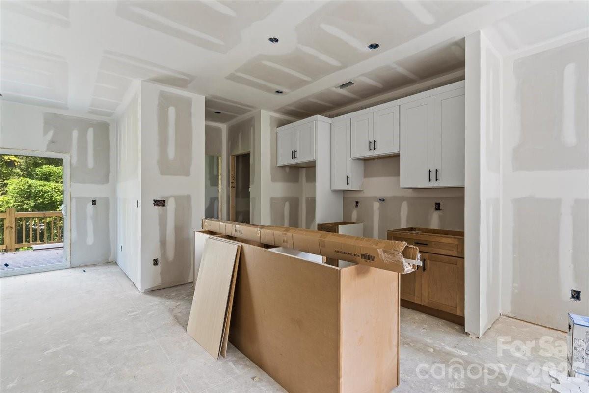213 Knot Street Property Photo 6