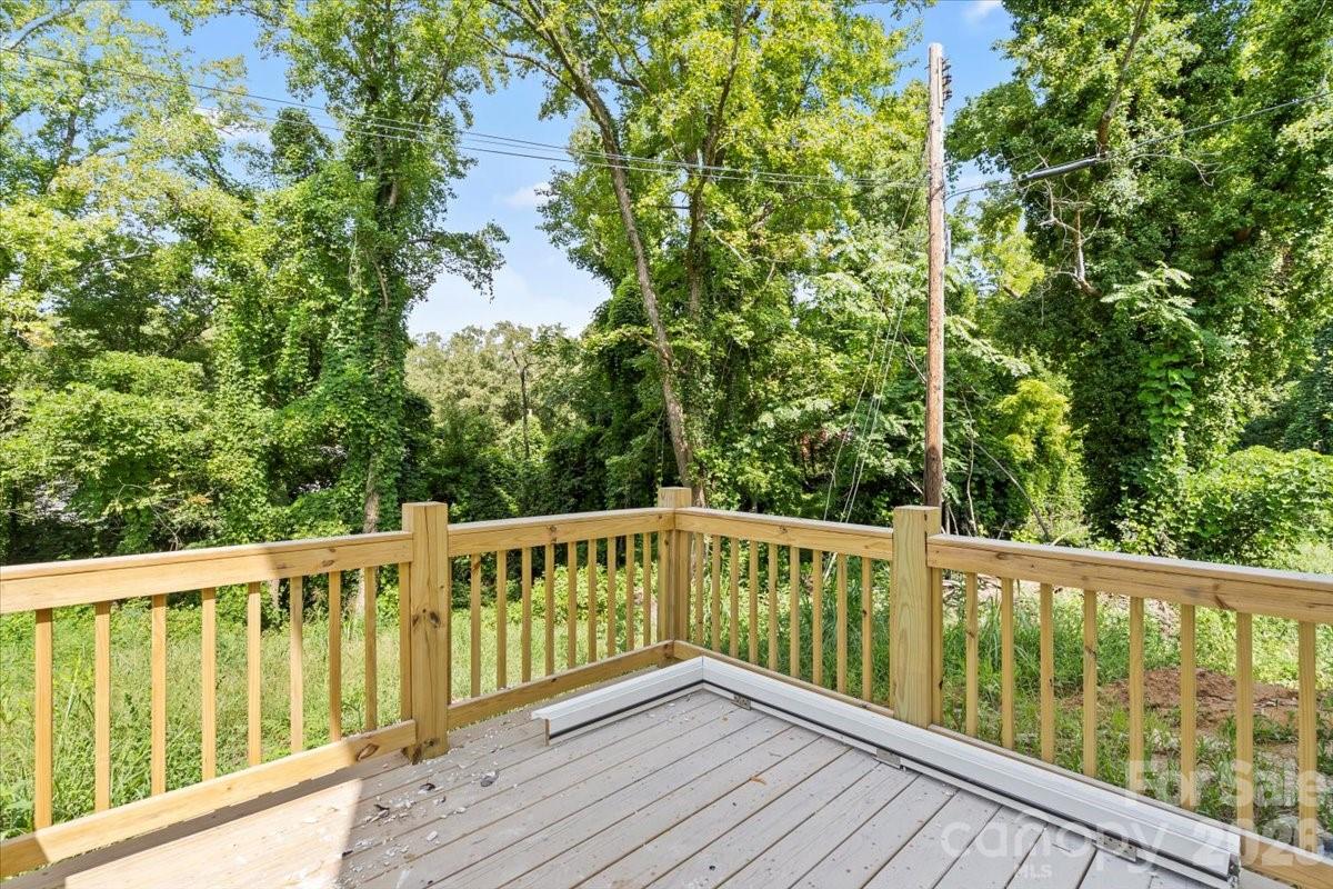 213 Knot Street Property Photo 19