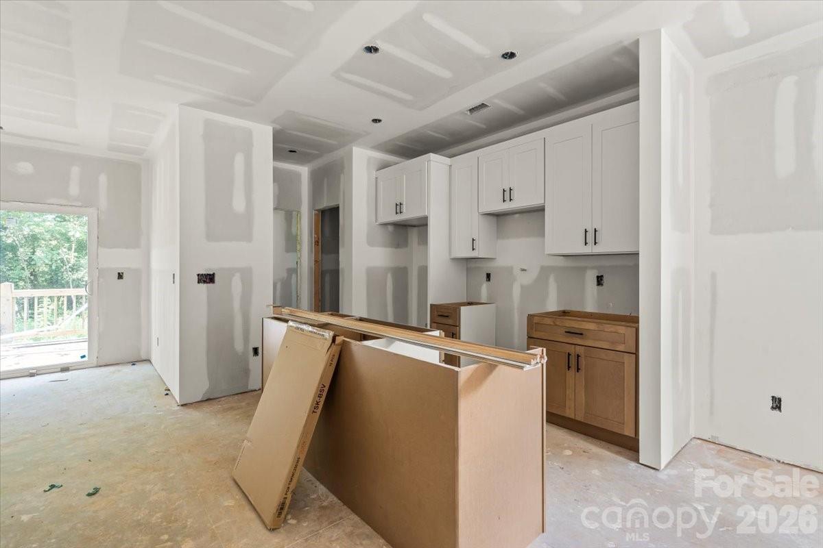 207 Knot Street Property Photo 6