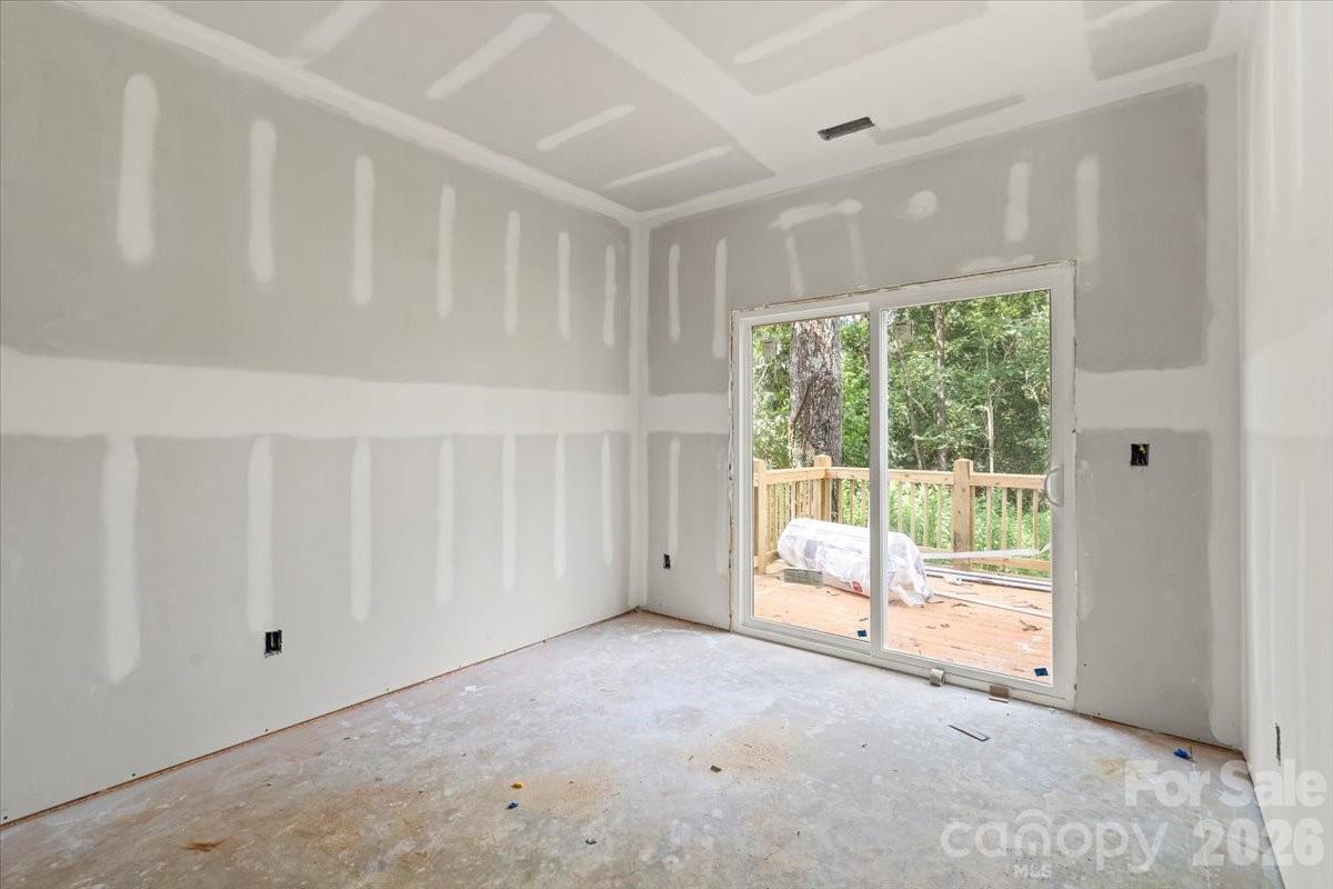 207 Knot Street Property Photo 9