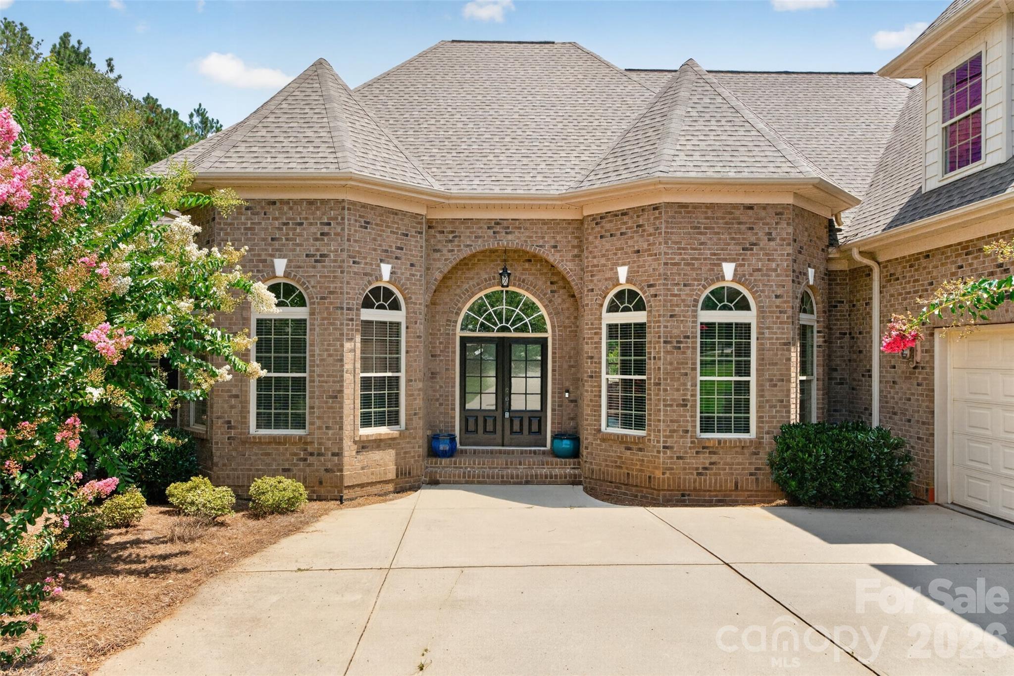 458 Inverness Place Property Photo 3