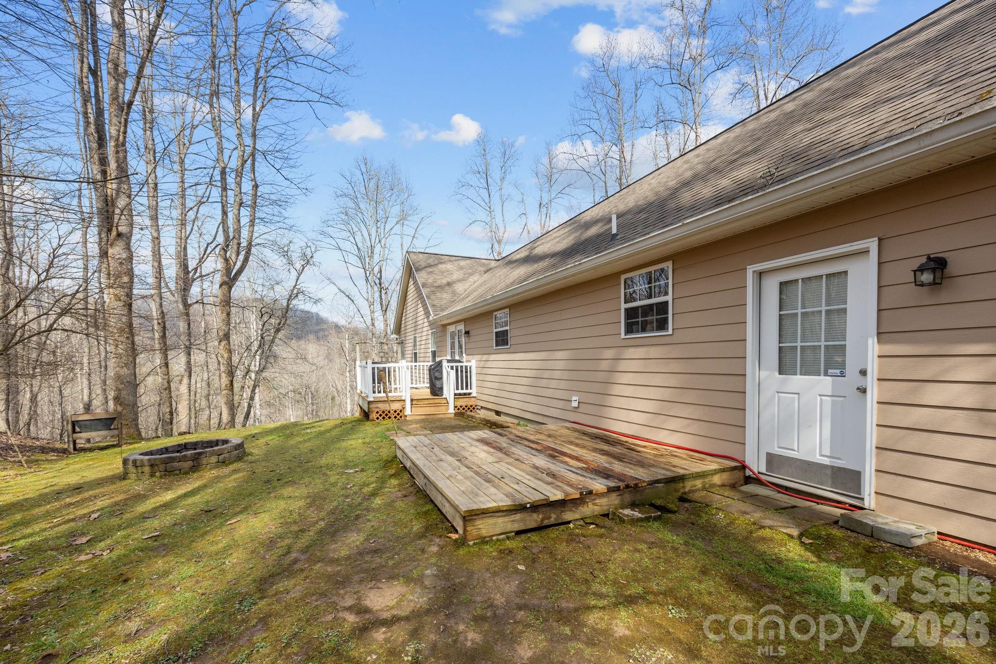 400 Honey Locust Trail Property Photo 11