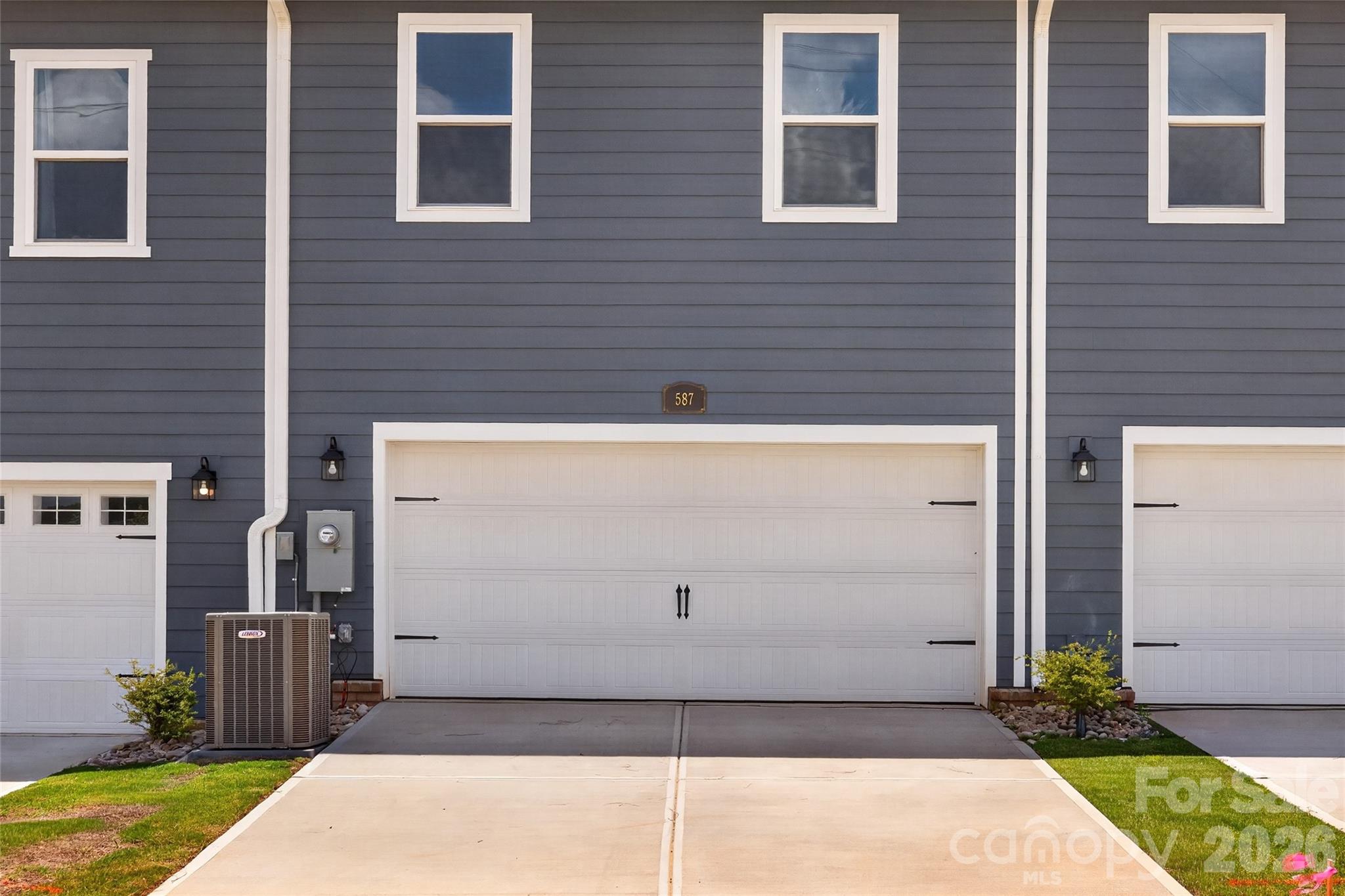 587 Cape Cod Way Property Photo 3
