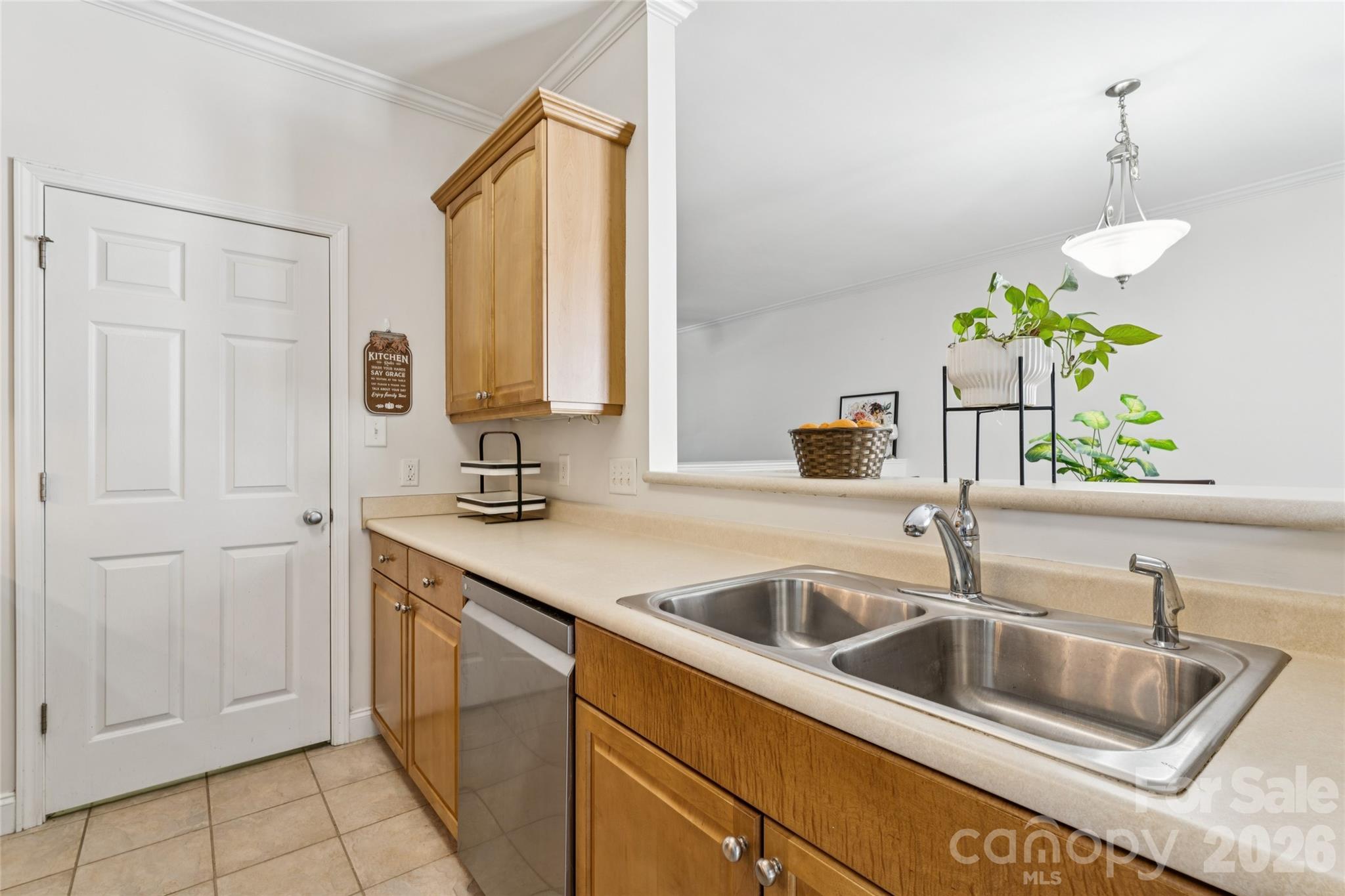 2428 Madison Green Drive Property Photo 3