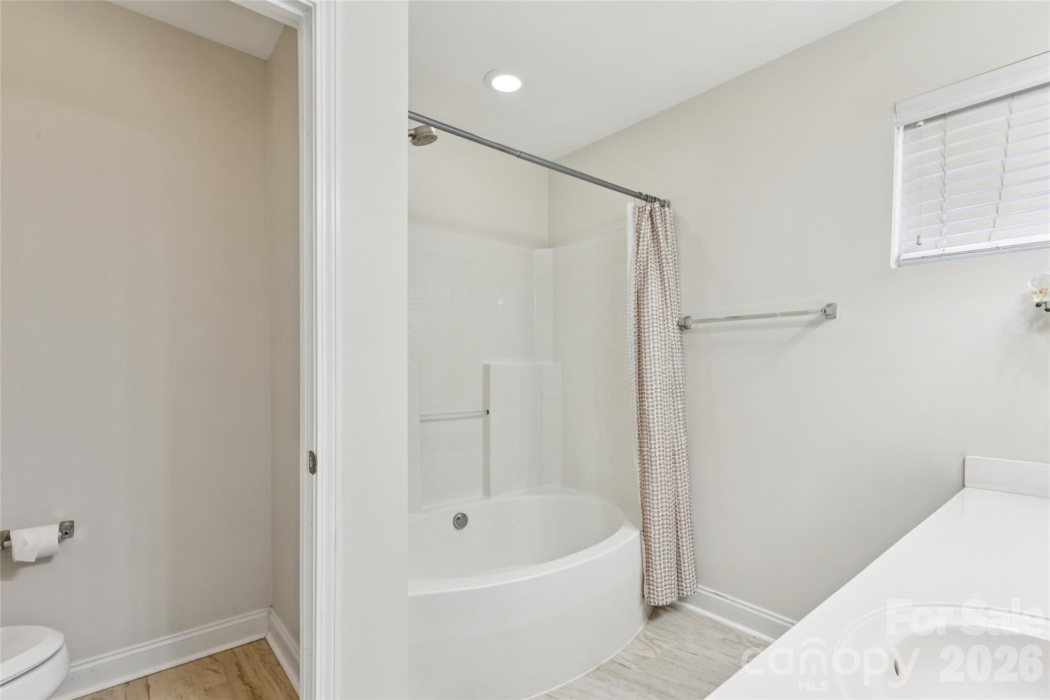 2428 Madison Green Drive Property Photo 14
