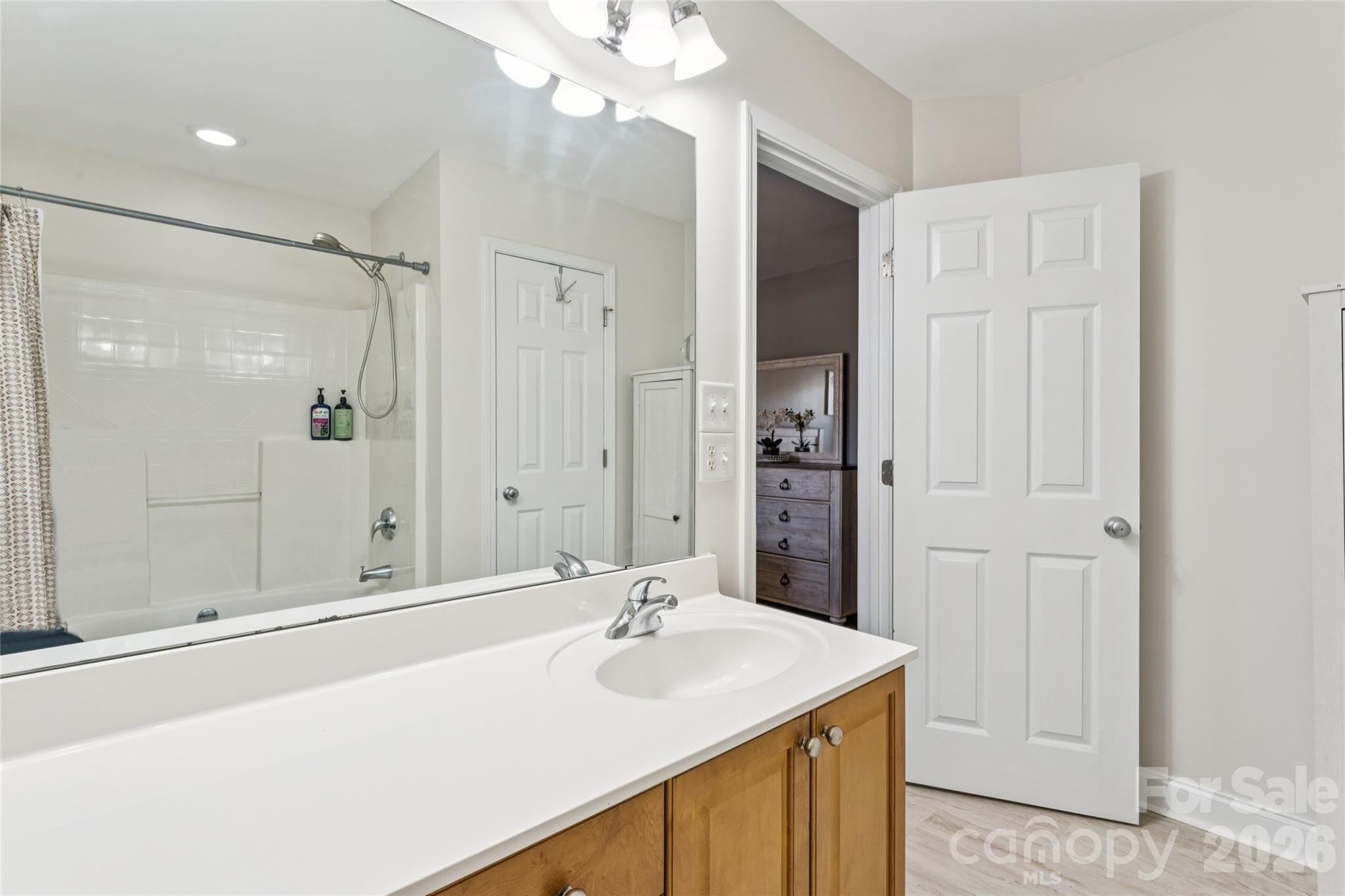 2428 Madison Green Drive Property Photo 15