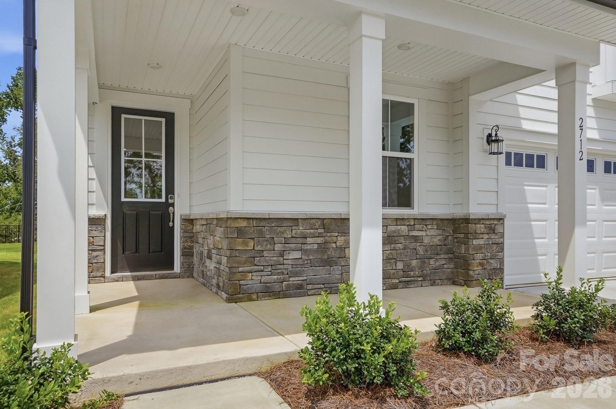 2712 Phoenix Court Property Photo 3