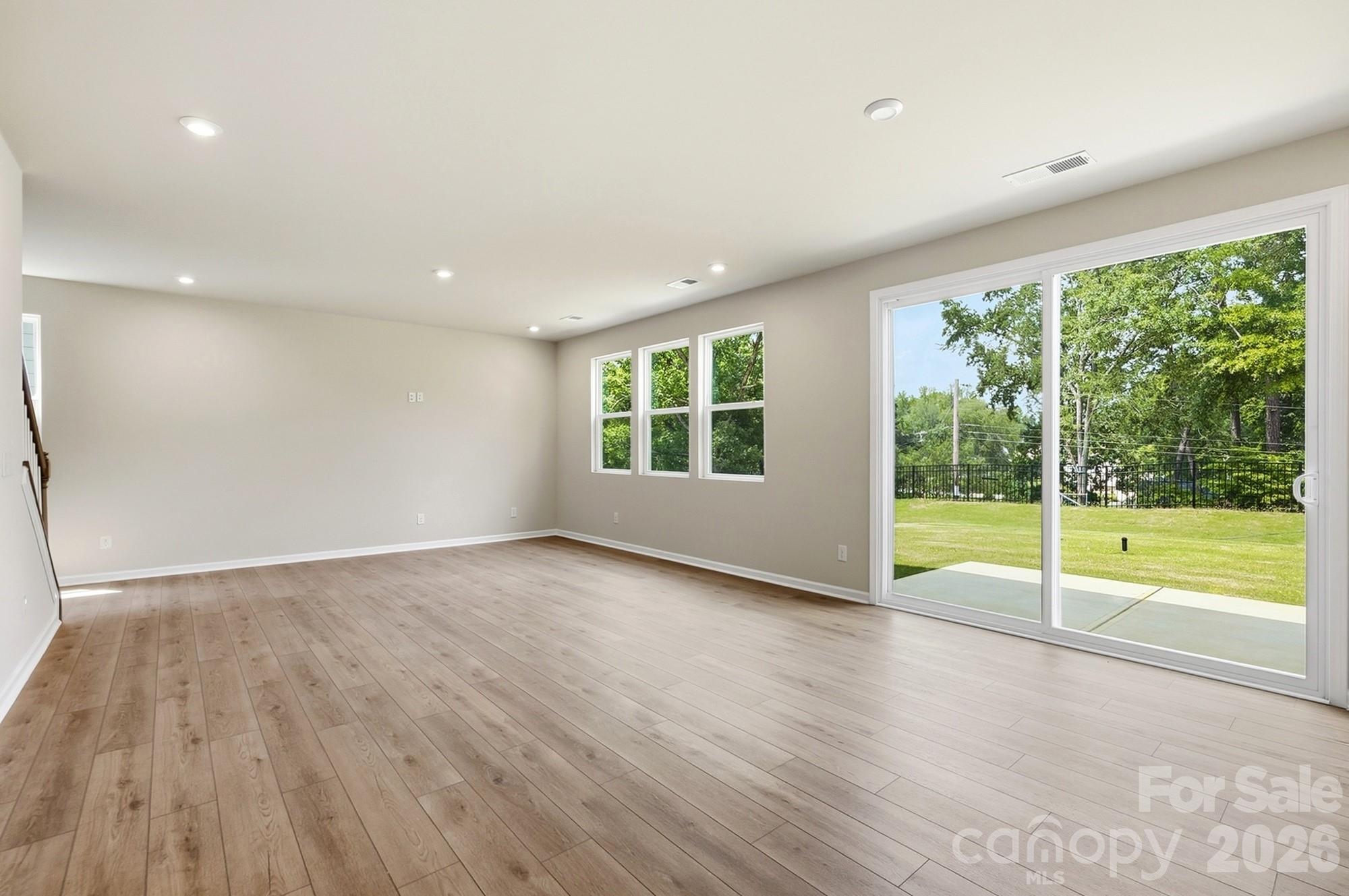 2712 Phoenix Court Property Photo 7