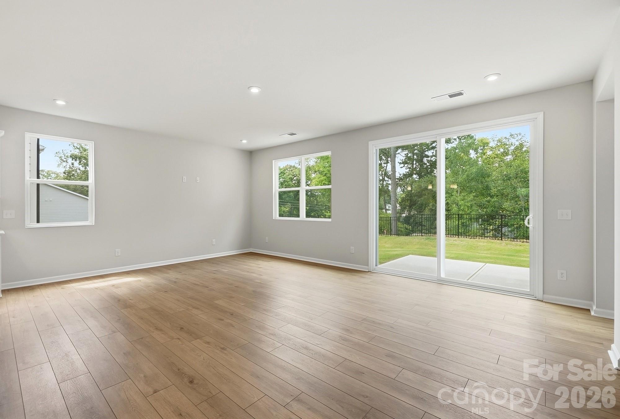 2706 Phoenix Court Property Photo 4