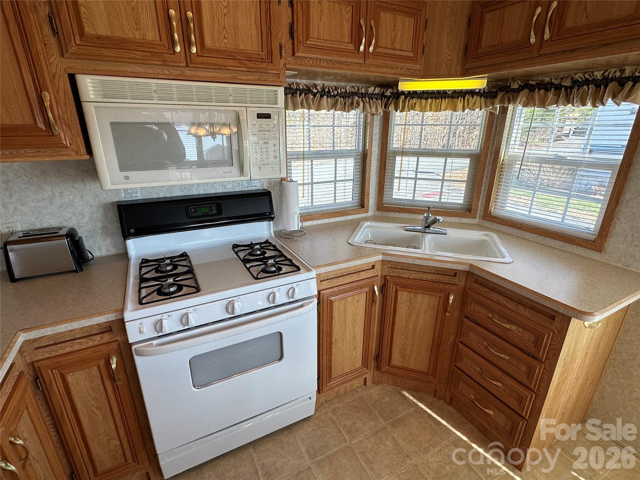 171 Grand View Drive Property Photo 9