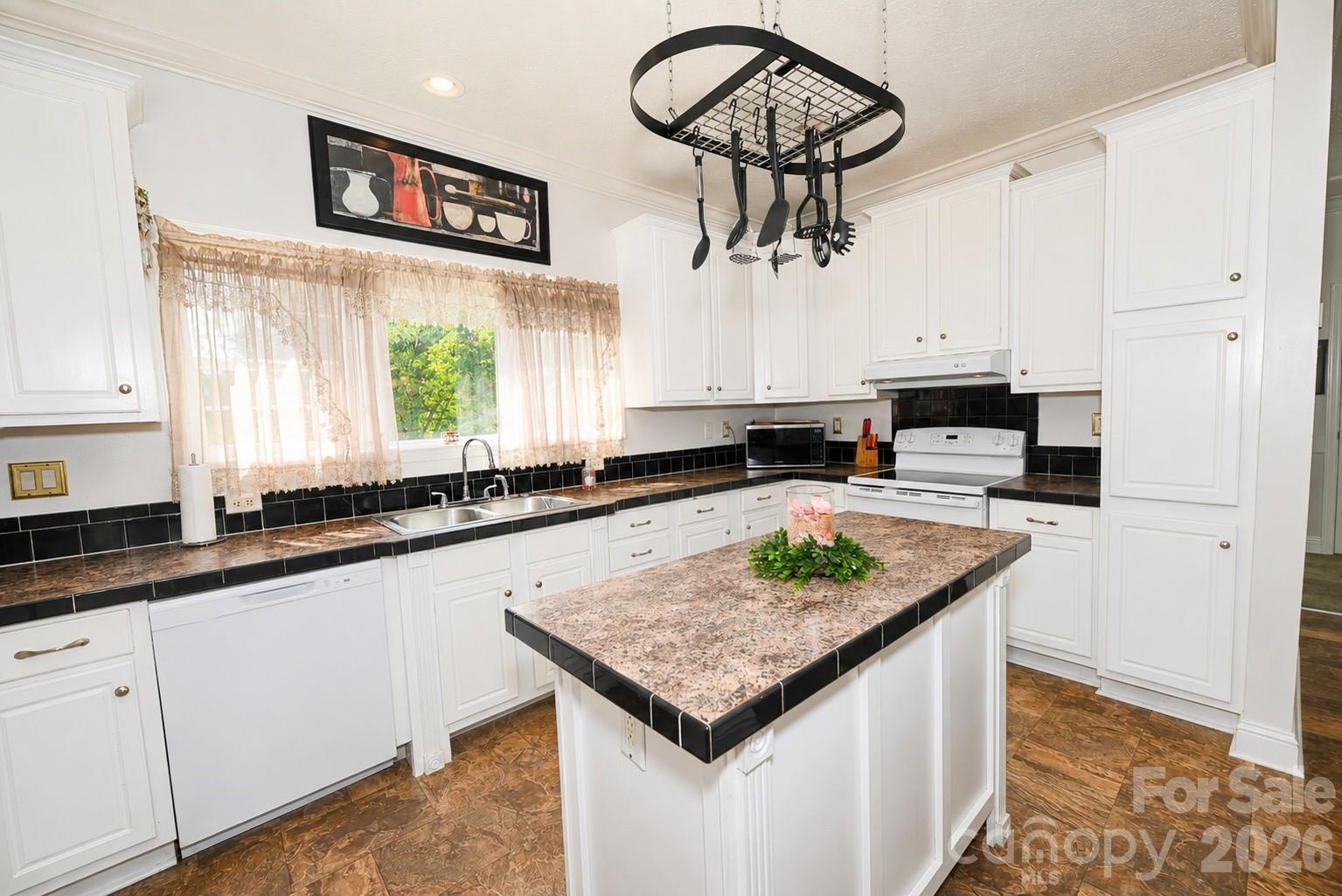 3951 Springs Road Property Photo 4