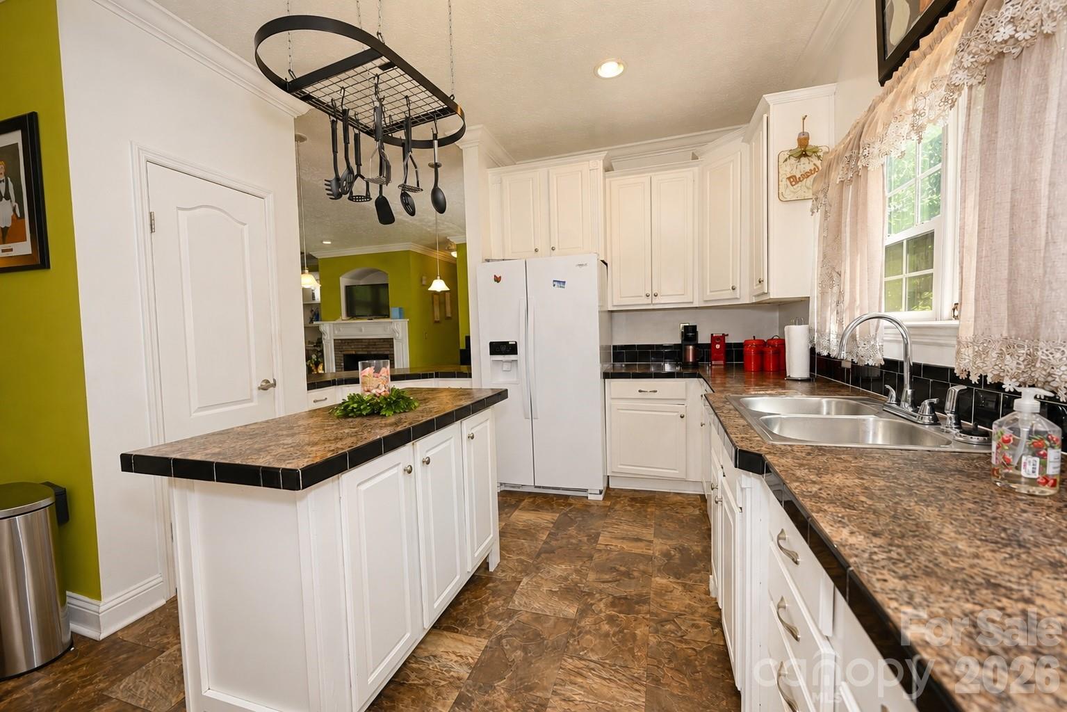 3951 Springs Road Property Photo 5