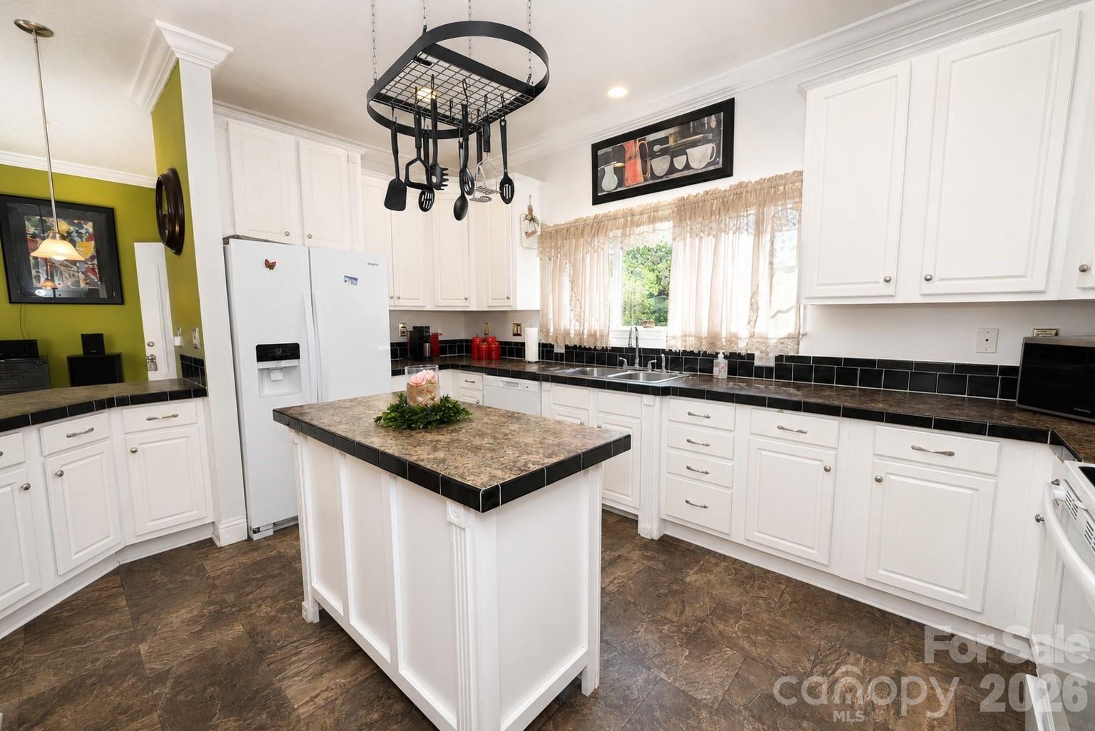 3951 Springs Road Property Photo 6