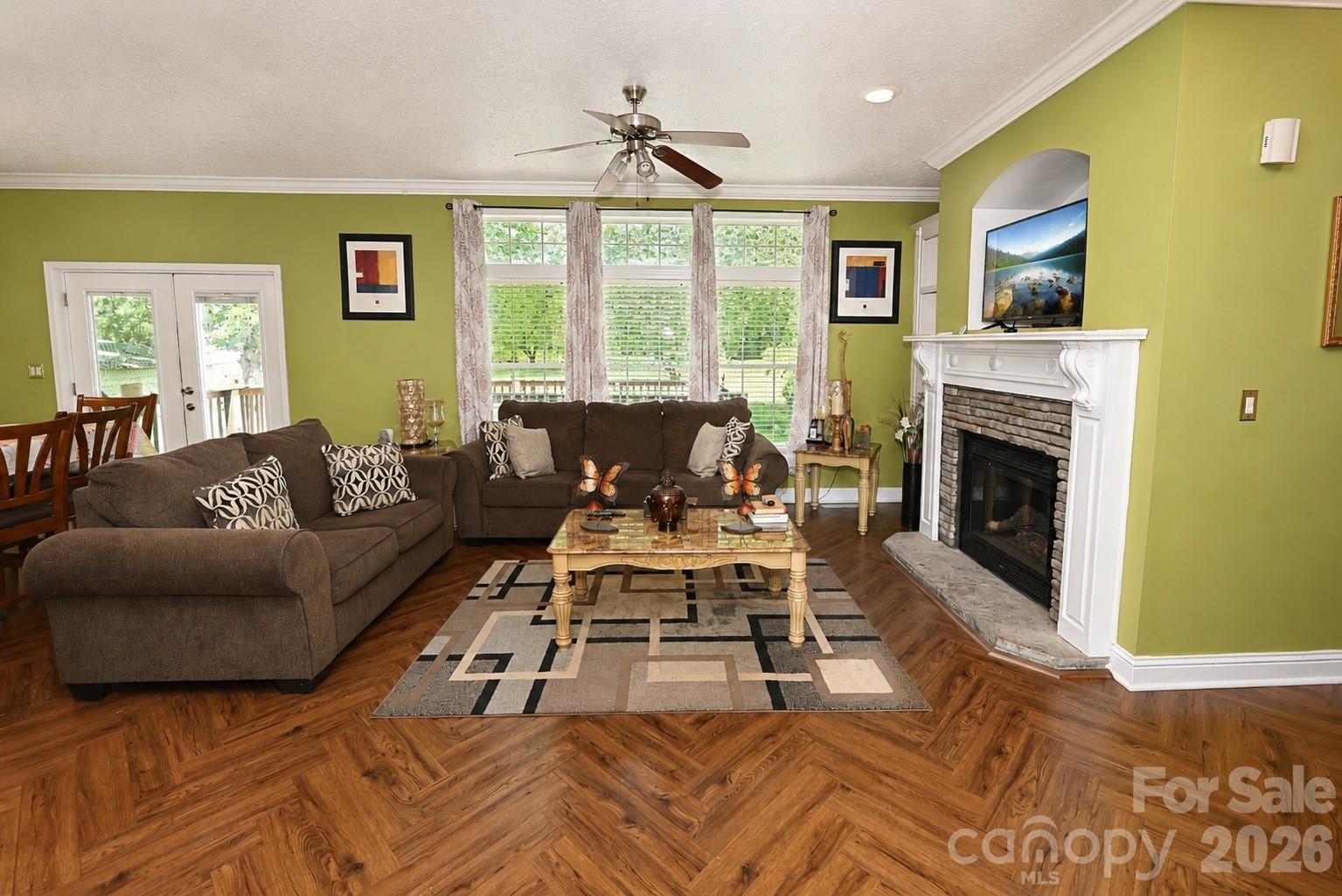 3951 Springs Road Property Photo 8