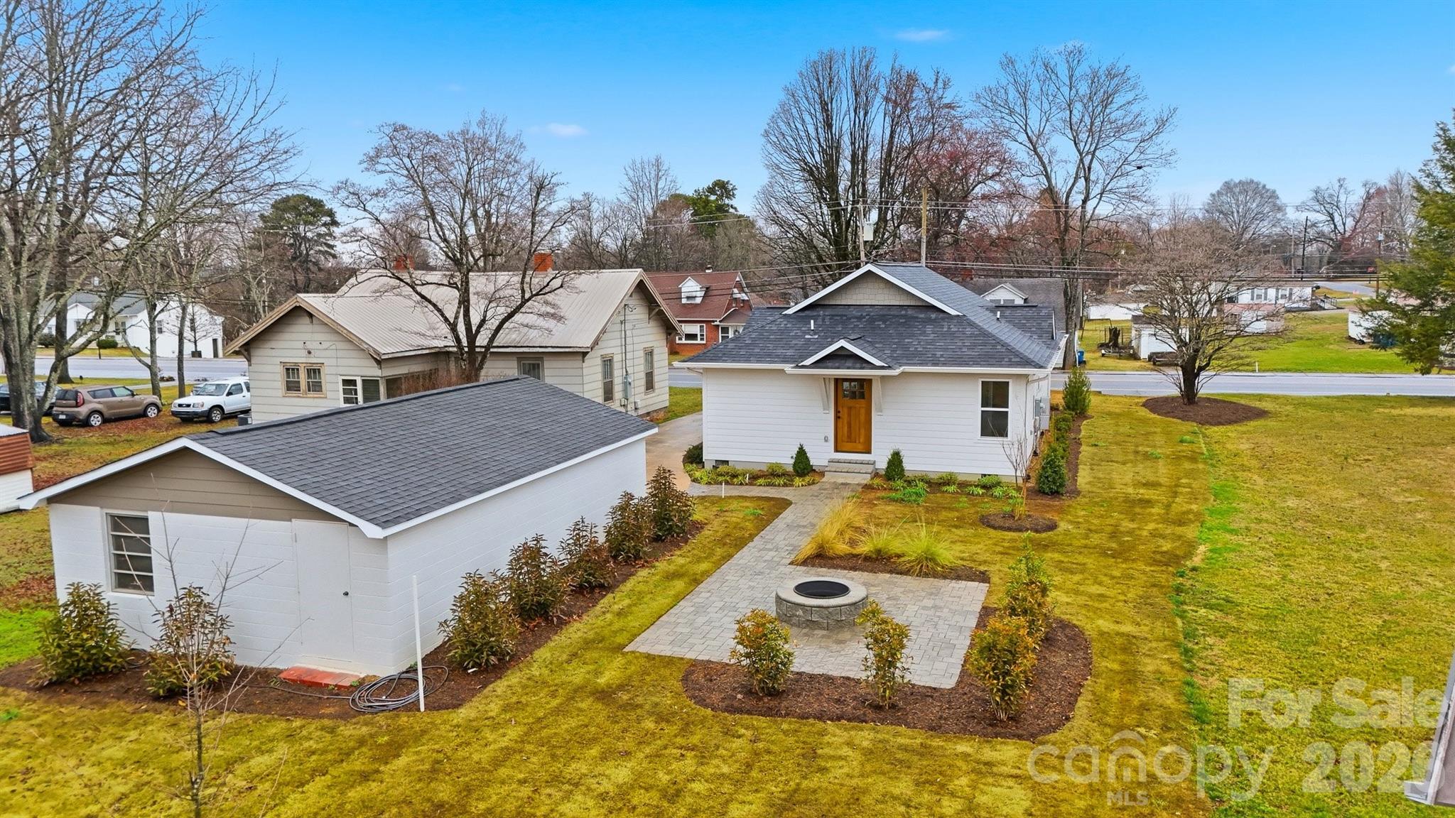 1022 E Main Street Property Photo 5