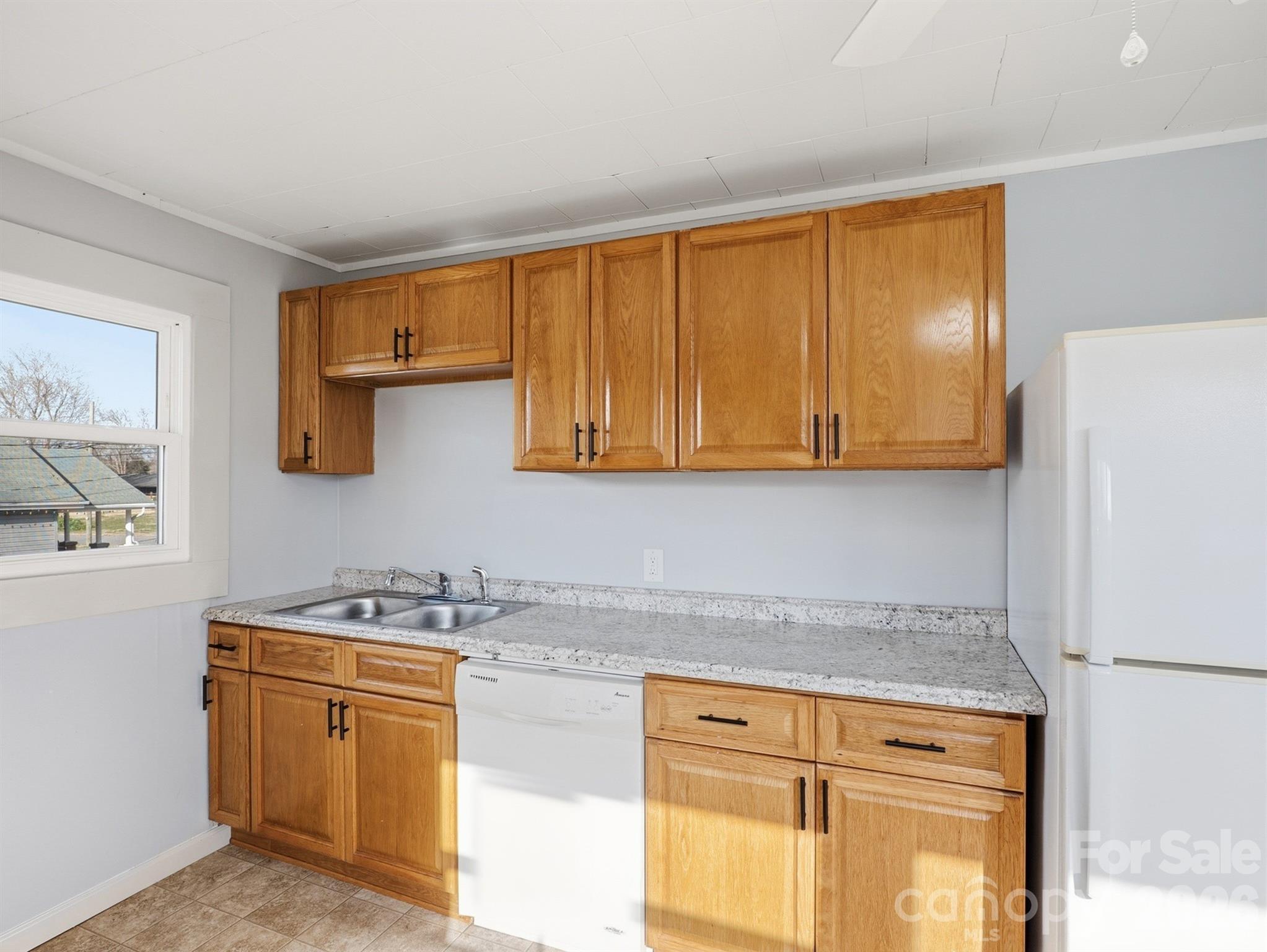 61 27th Street Property Photo 5