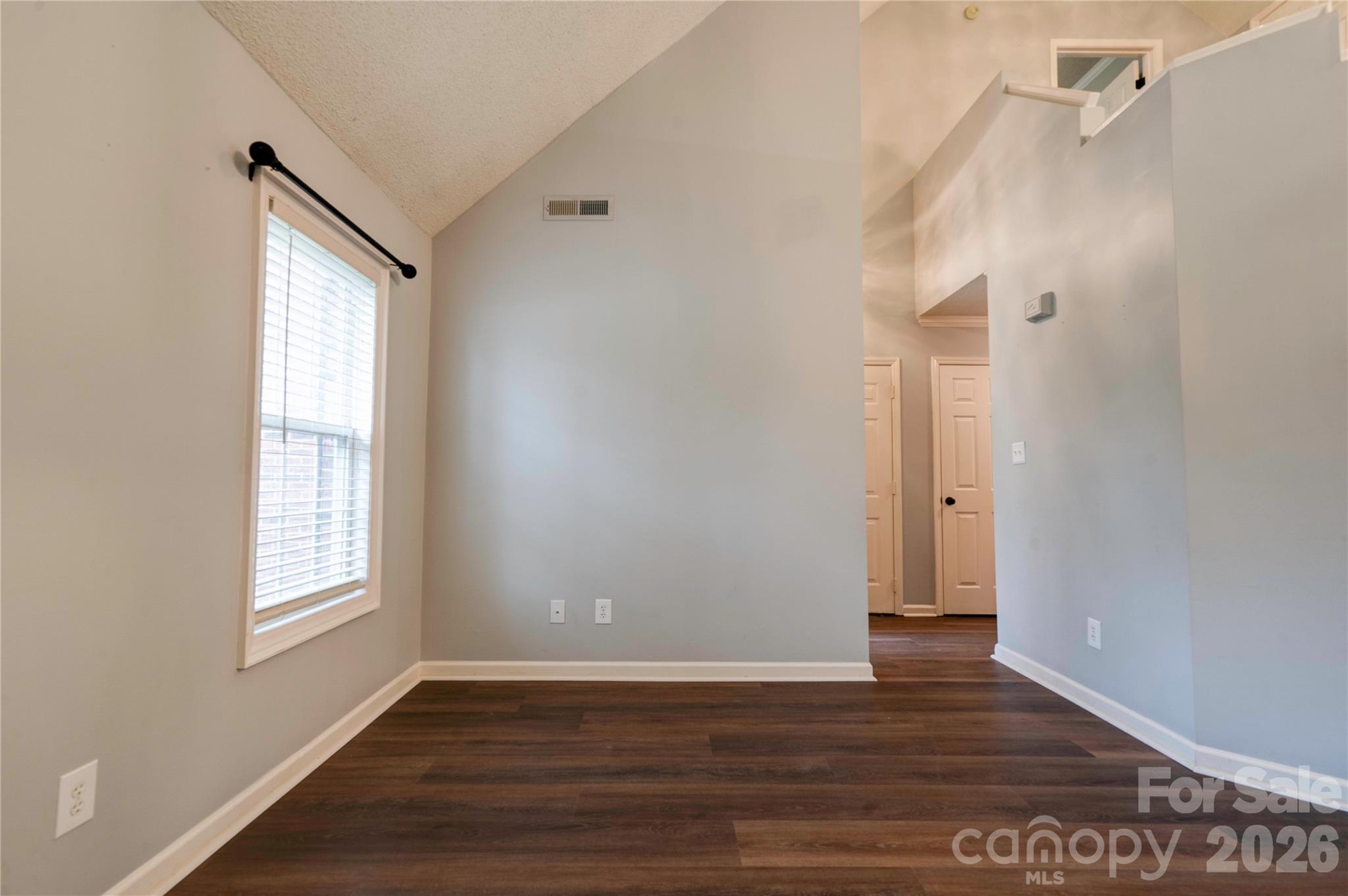 174 Columns Circle Property Photo 6