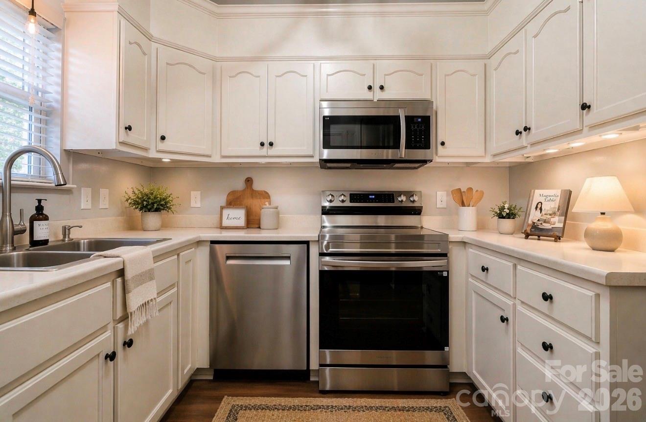 174 Columns Circle Property Photo 9