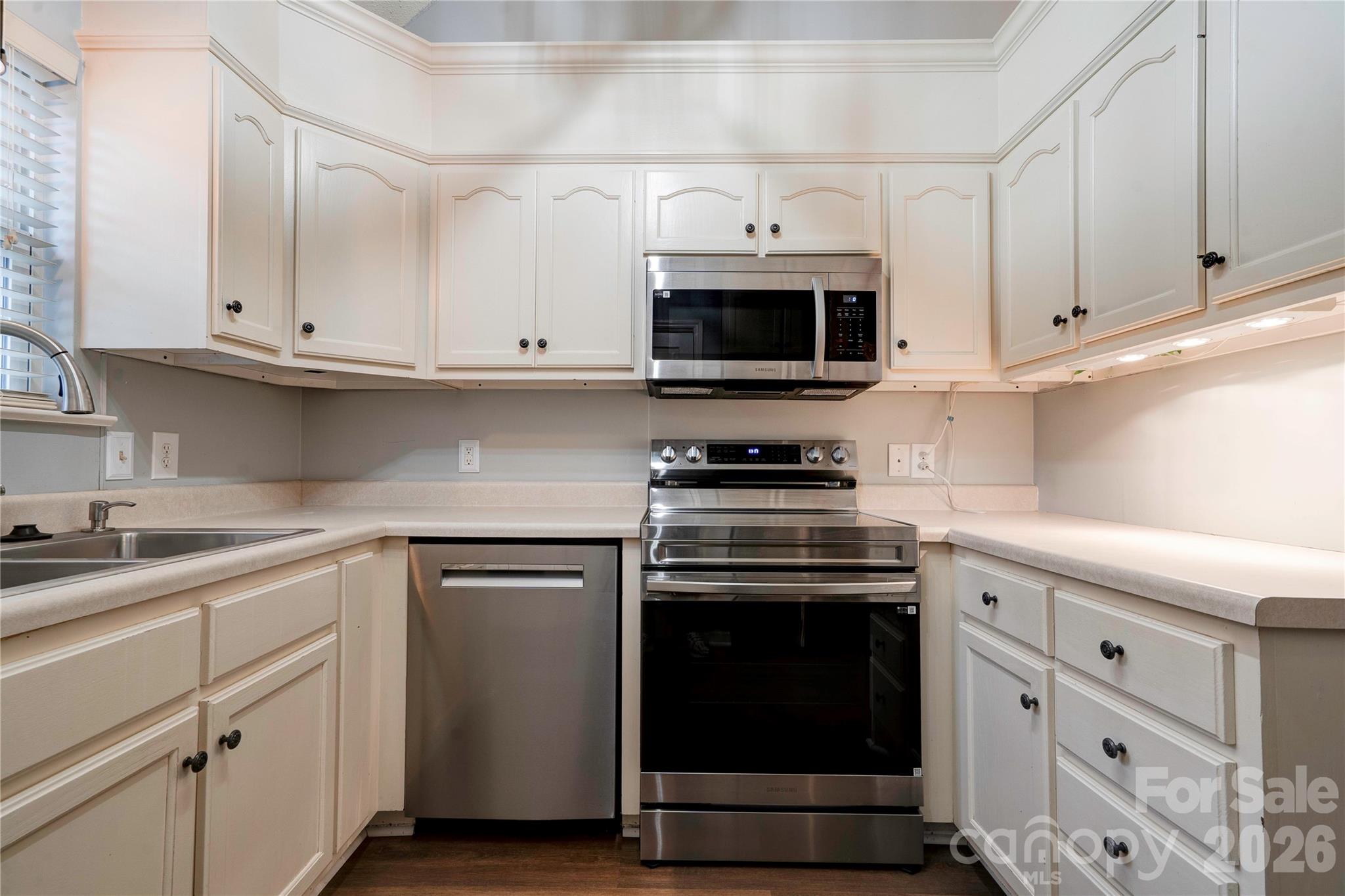 174 Columns Circle Property Photo 10
