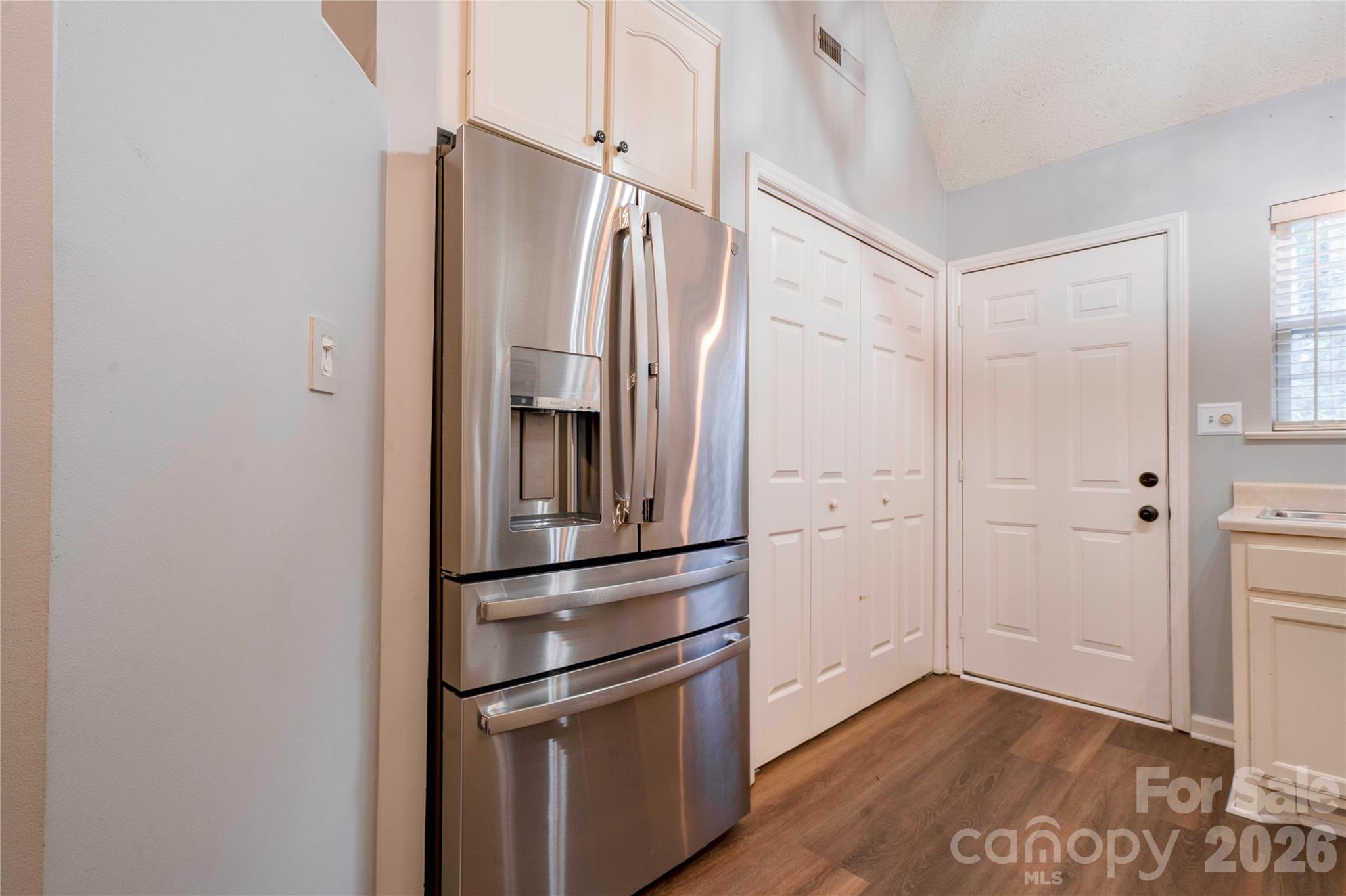 174 Columns Circle Property Photo 12