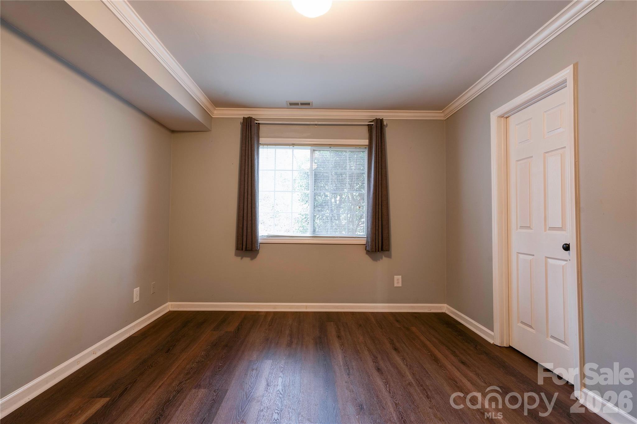 174 Columns Circle Property Photo 15