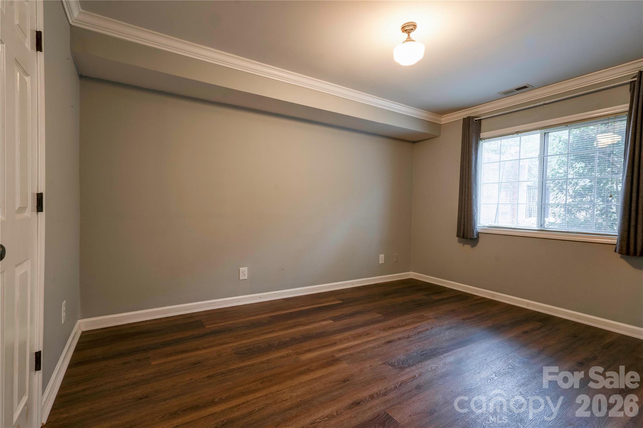174 Columns Circle Property Photo 17
