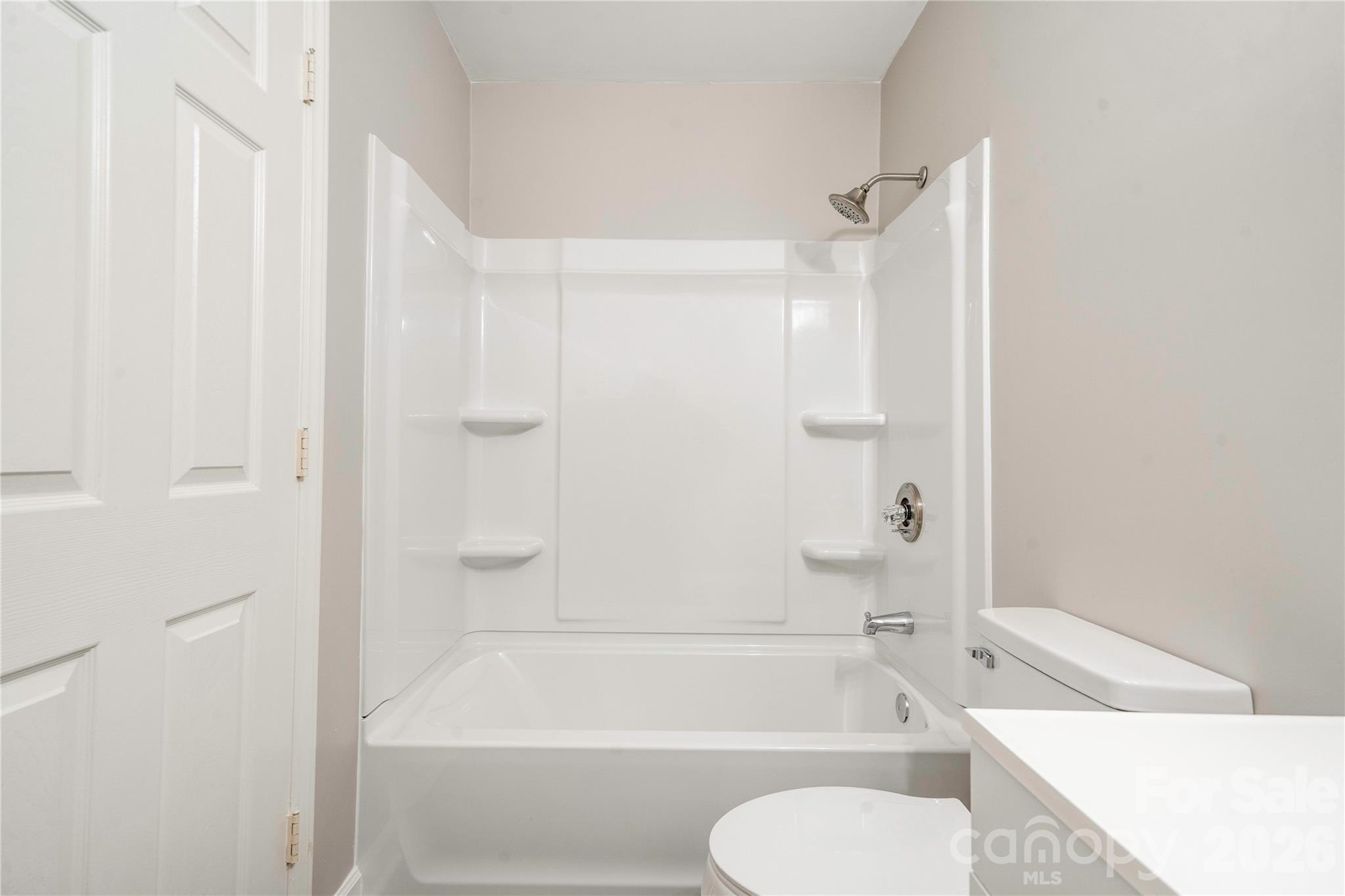174 Columns Circle Property Photo 18