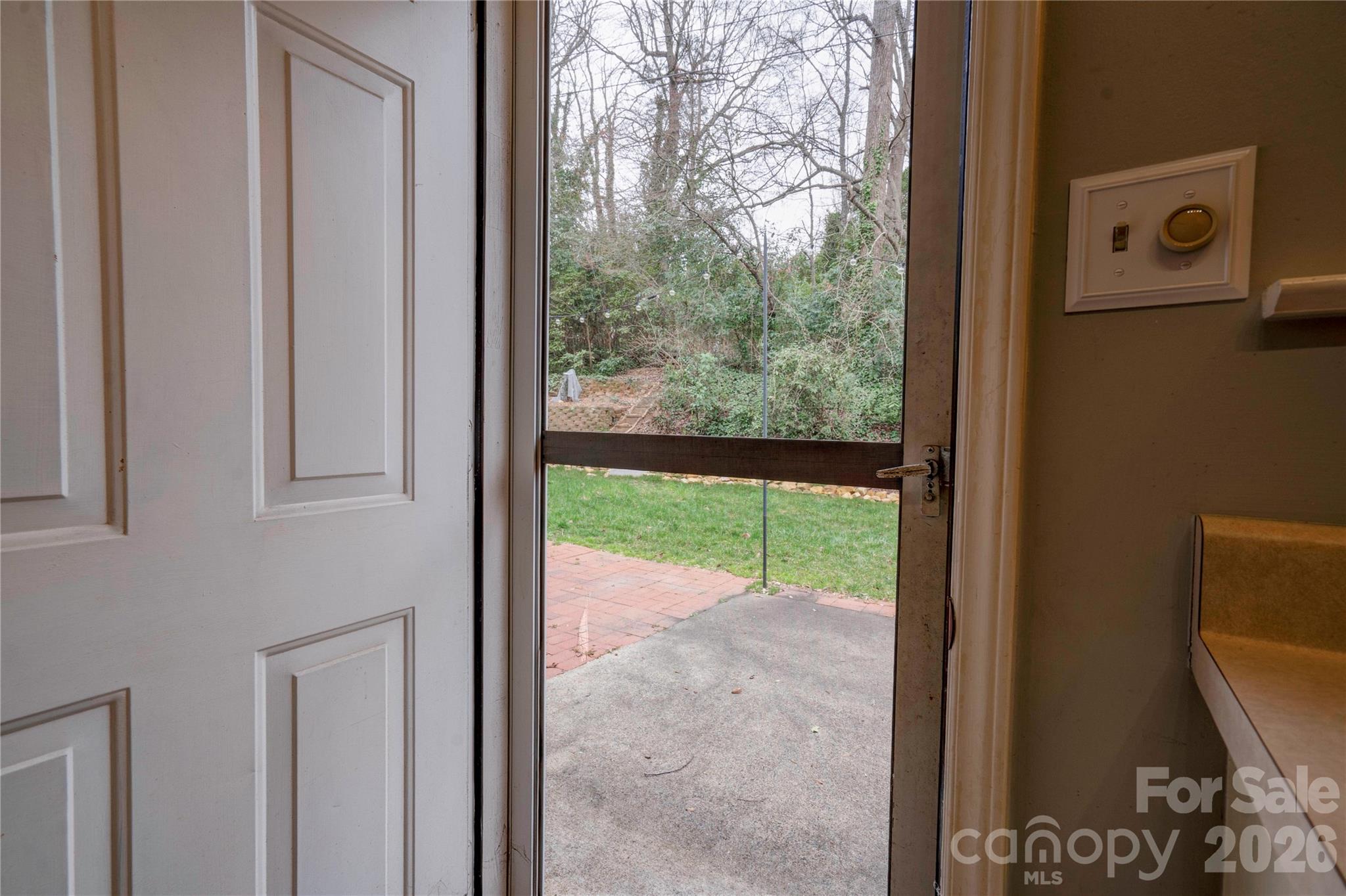 174 Columns Circle Property Photo 20
