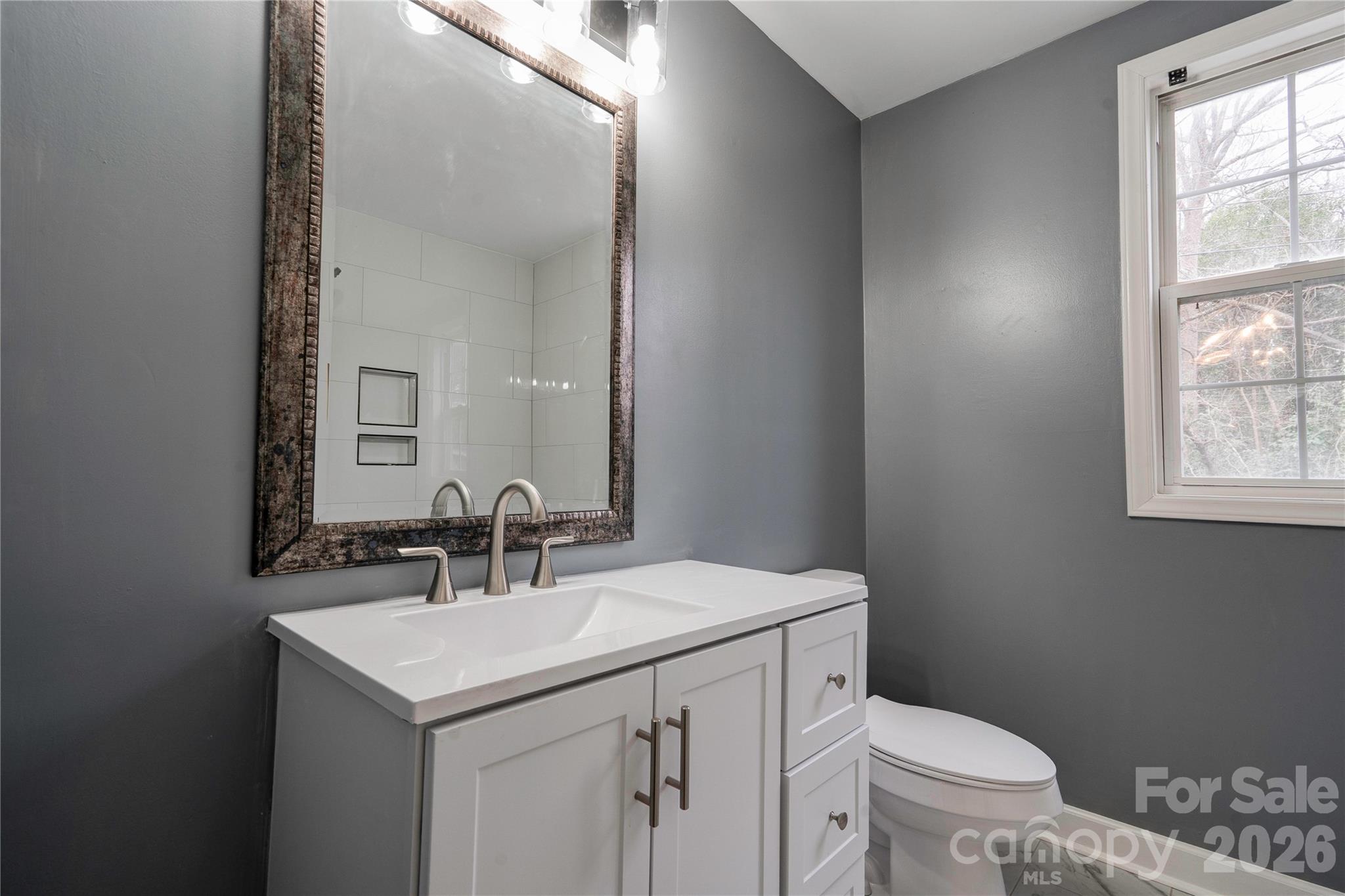174 Columns Circle Property Photo 27
