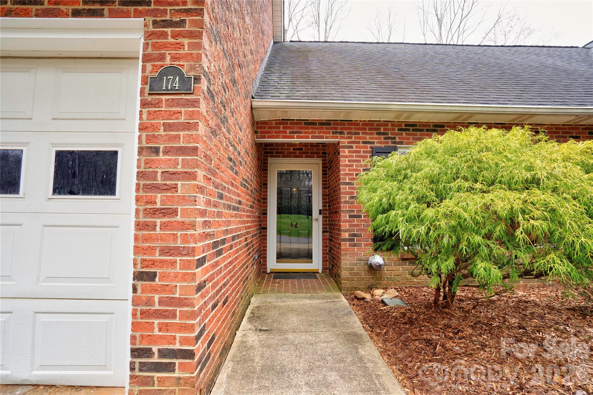 174 Columns Circle Property Photo 33