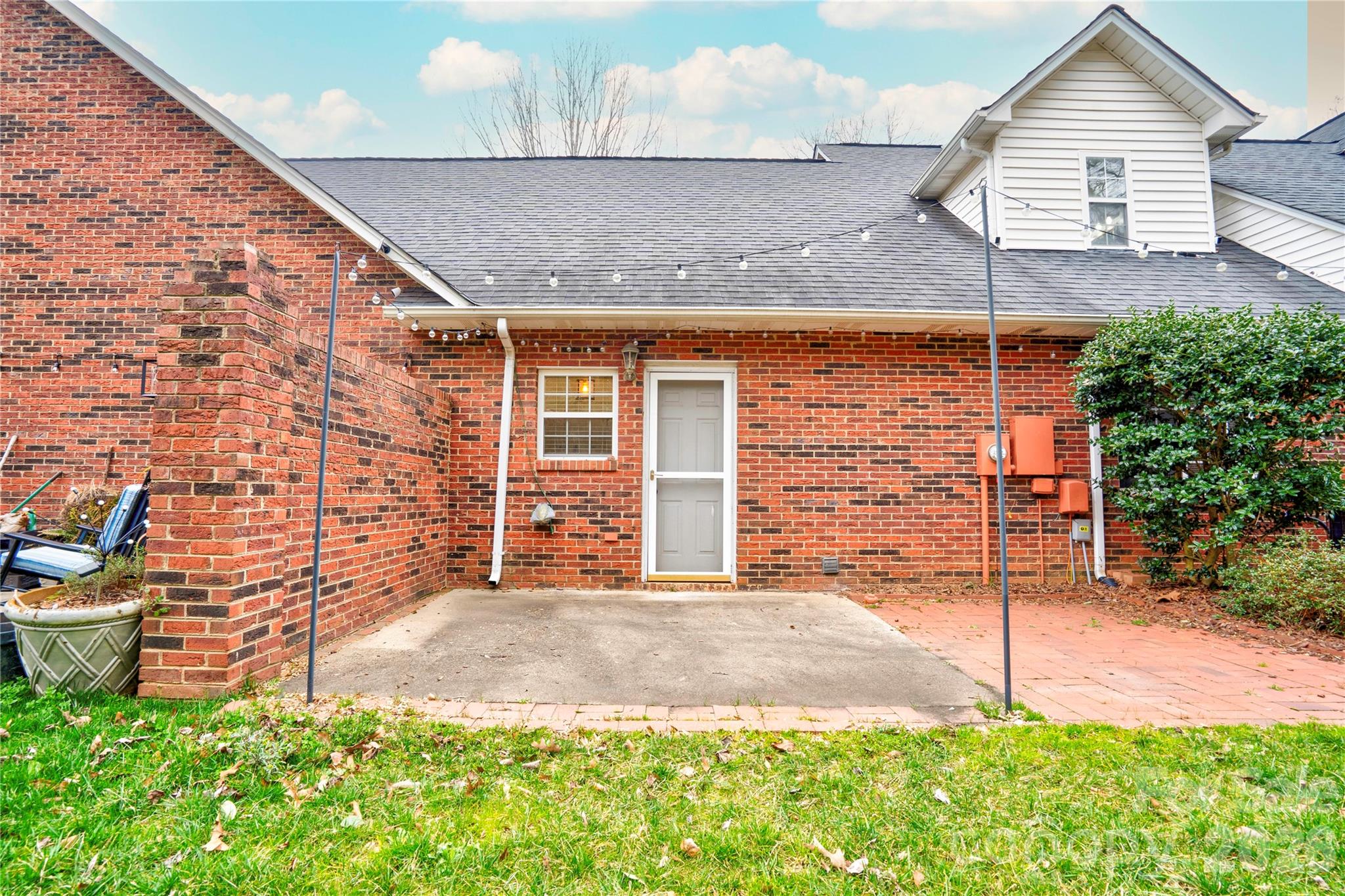 174 Columns Circle Property Photo 34