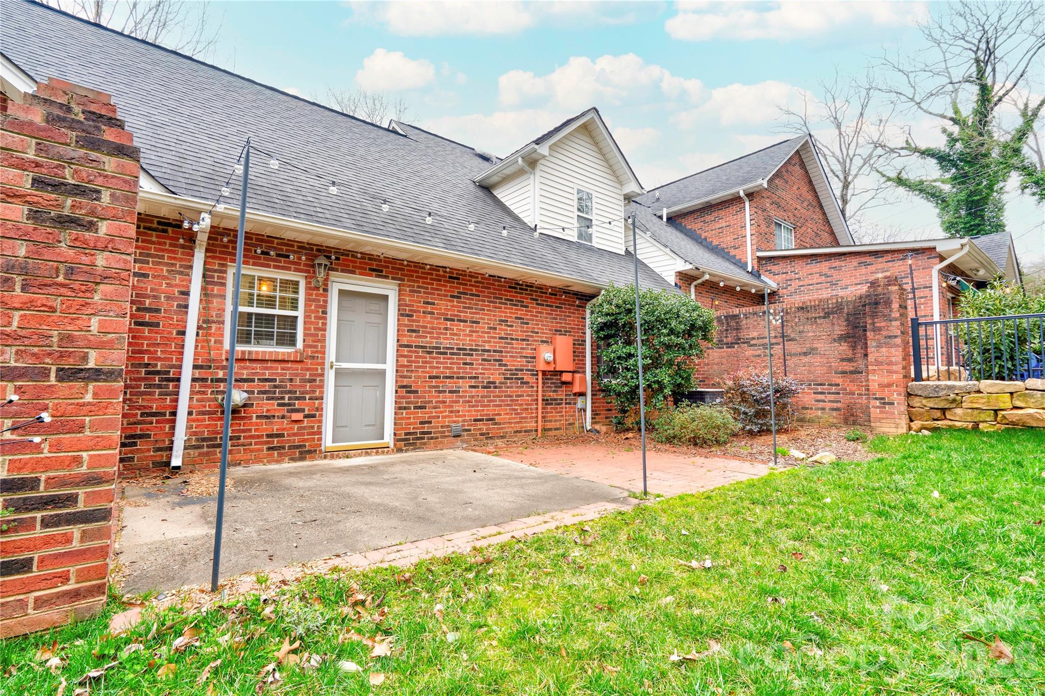 174 Columns Circle Property Photo 35
