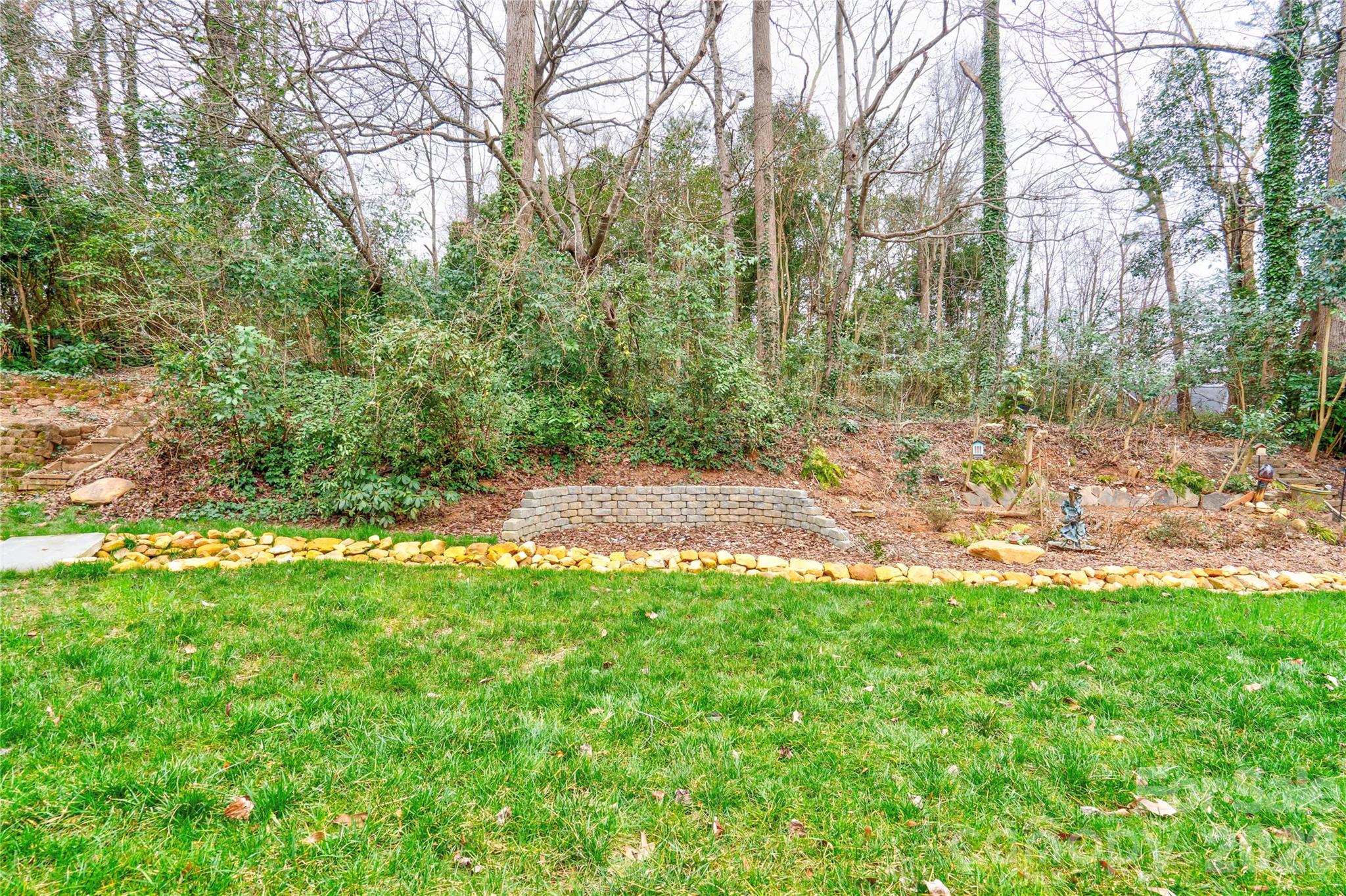 174 Columns Circle Property Photo 36