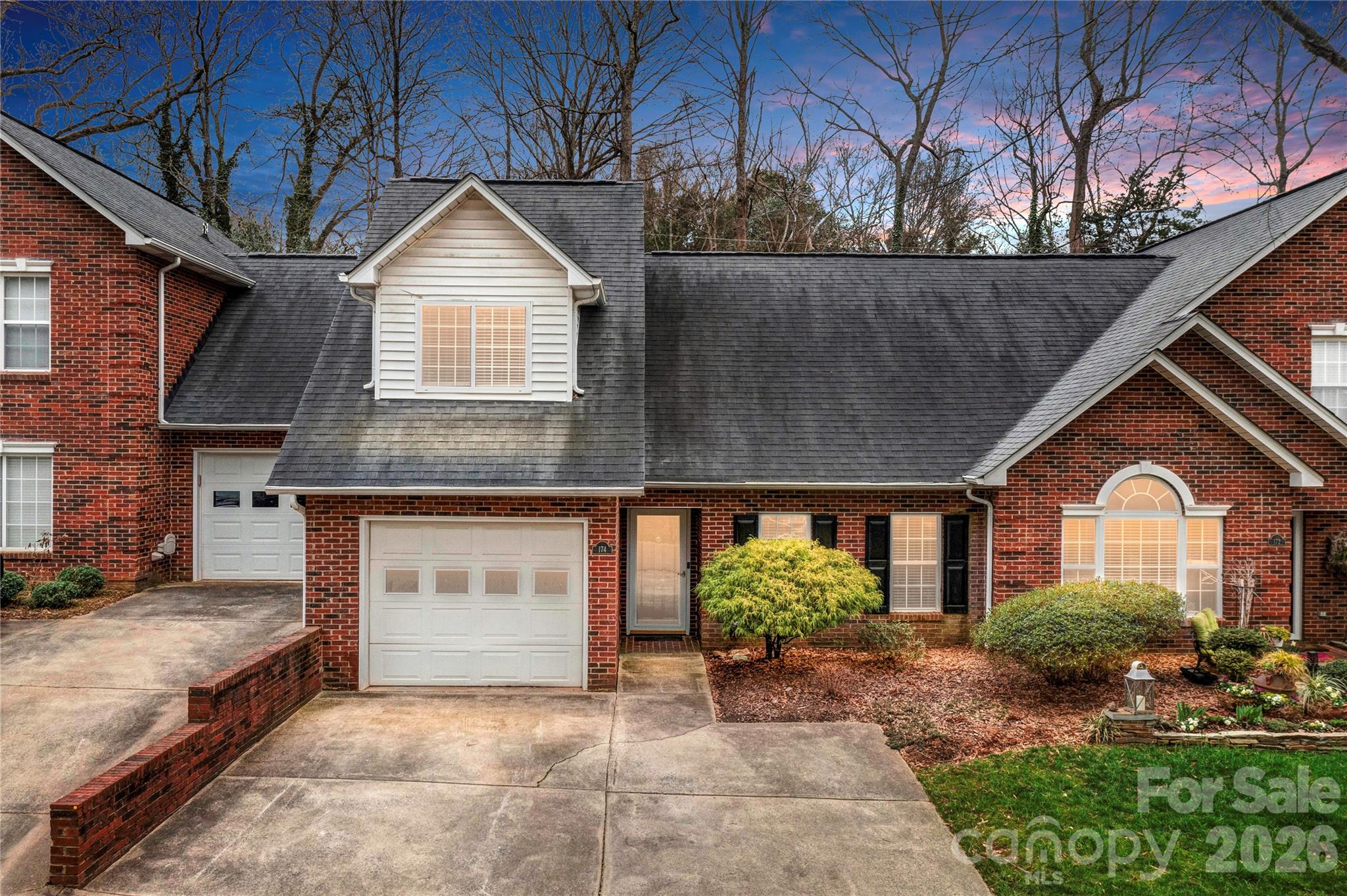 174 Columns Circle Property Photo 41