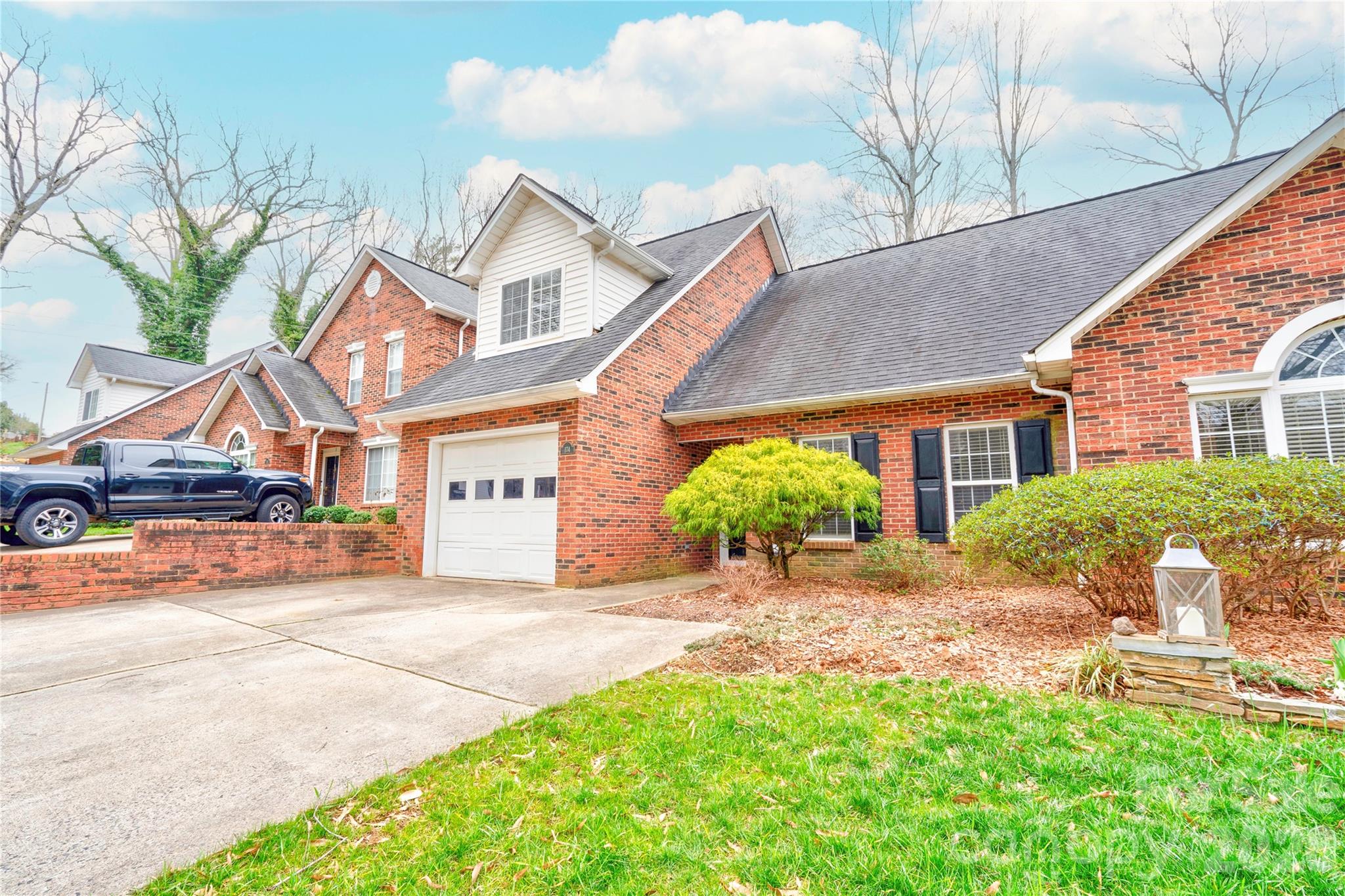 174 Columns Circle Property Photo 43