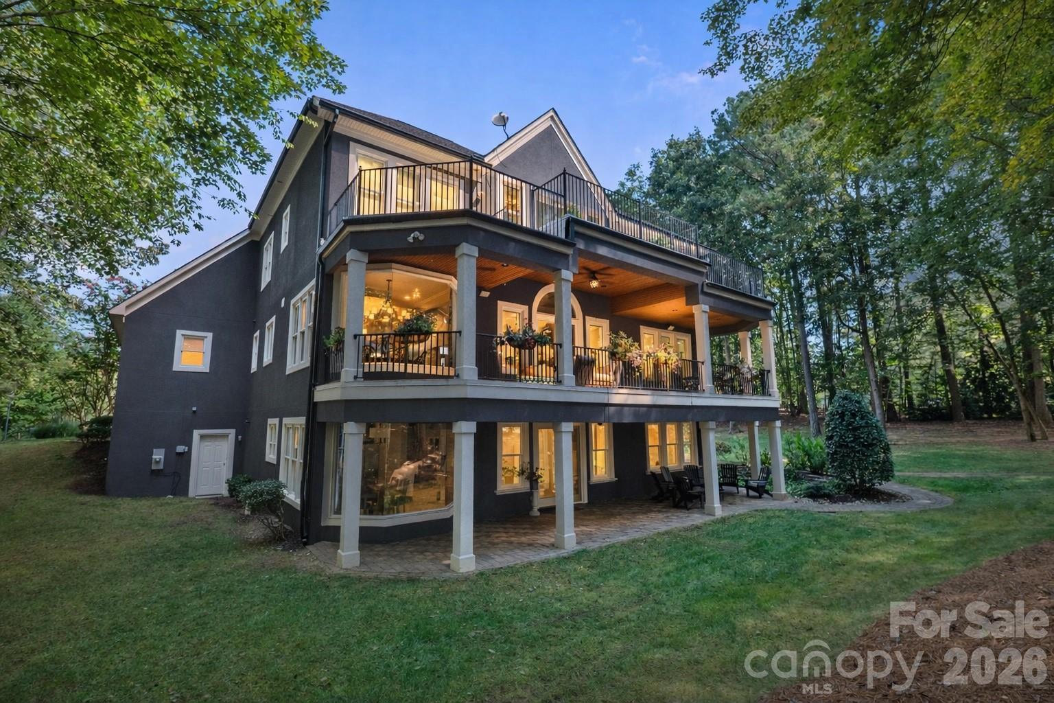 8915 Warwicke Lane Property Photo 1