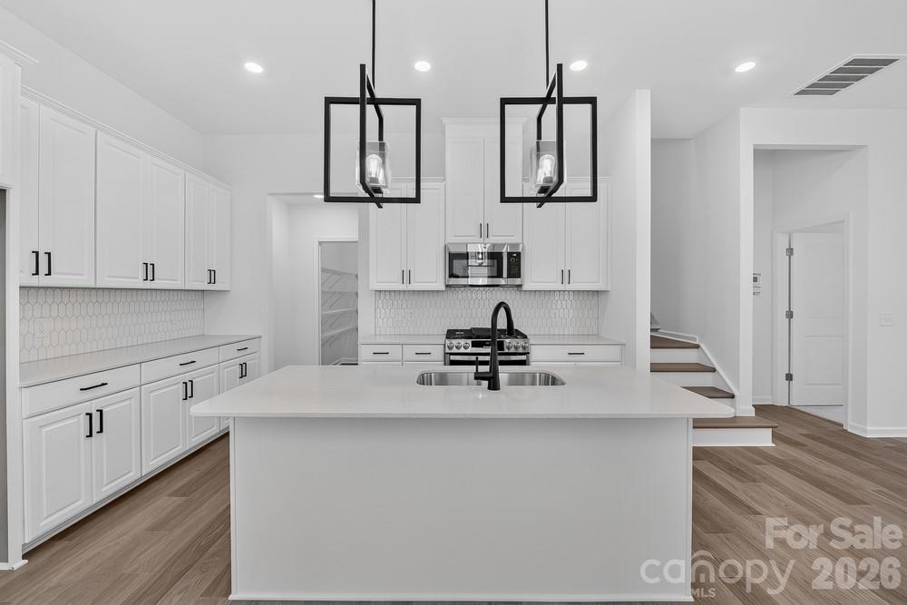 3165 Beacon Heights Road Property Photo 1