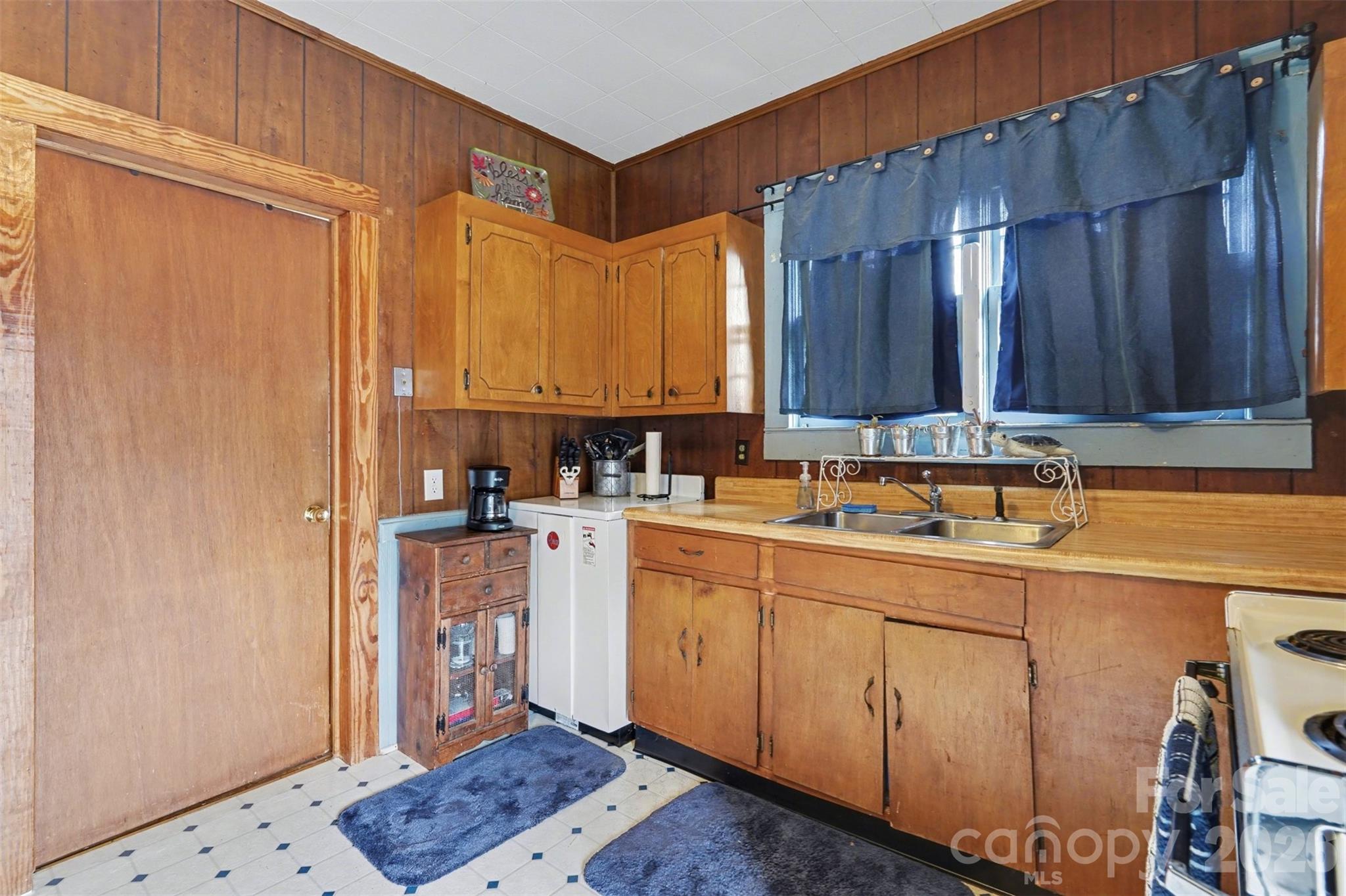 7 Stowe Street Property Photo 9