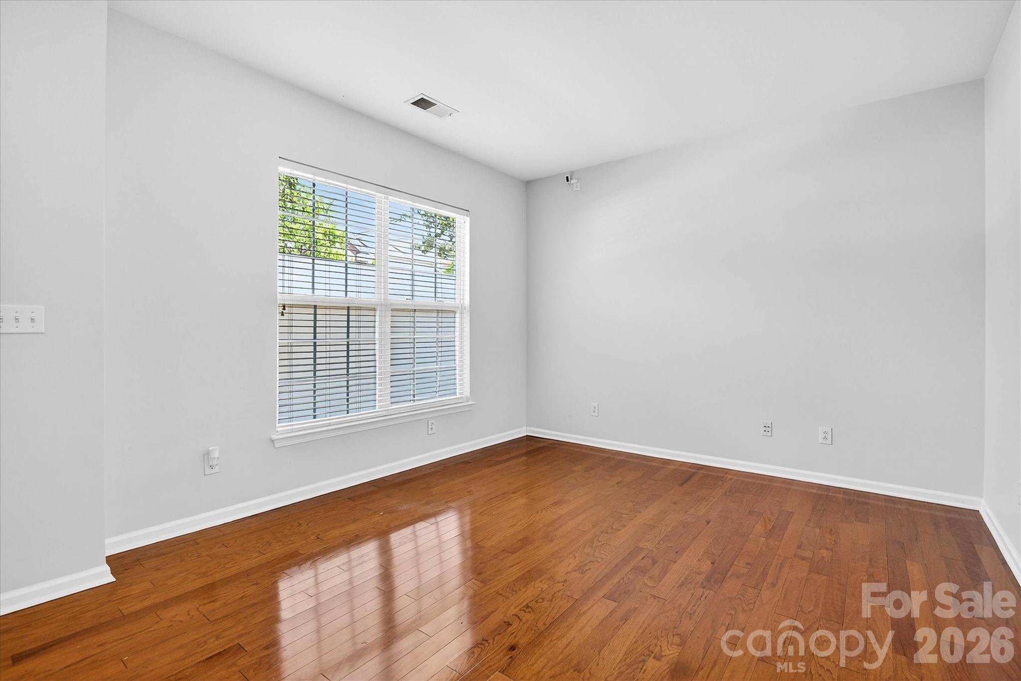 2009 Cambridge Beltway Drive Property Photo 4