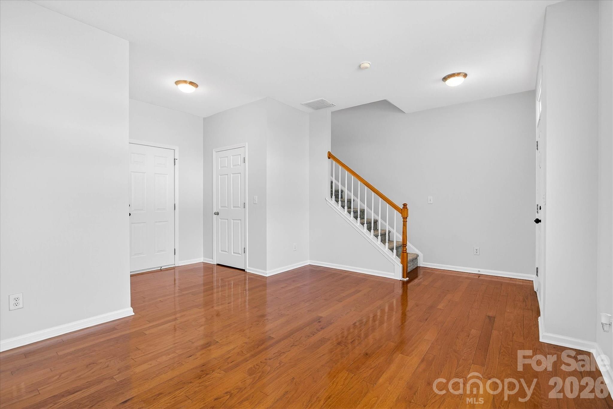 2009 Cambridge Beltway Drive Property Photo 6