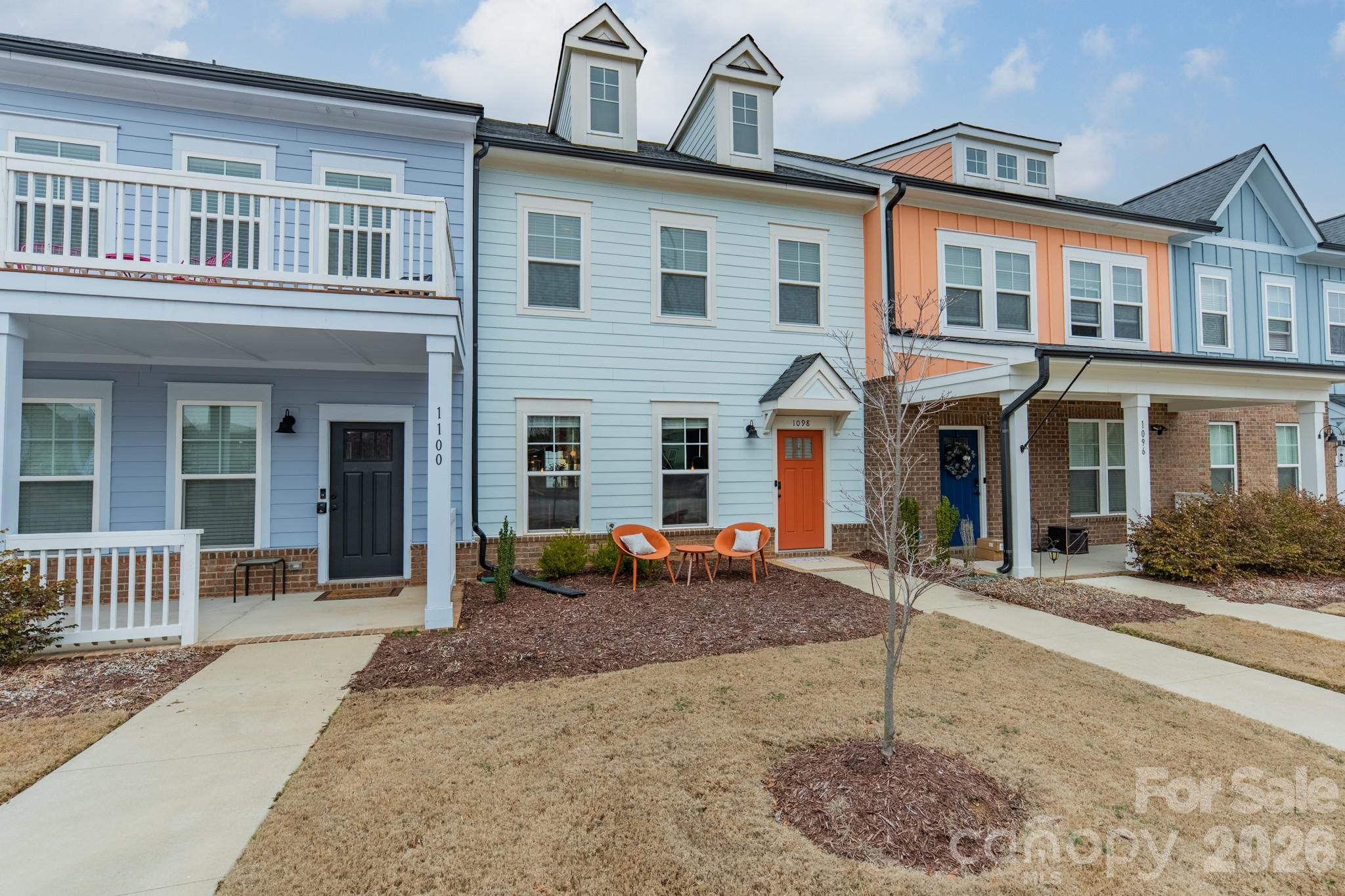 1098 Herrons Ferry Road Property Photo 2