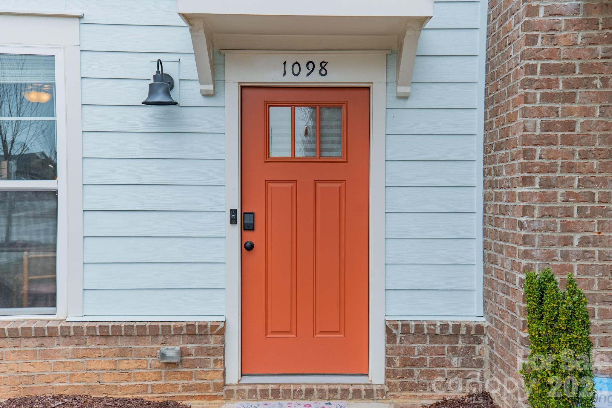1098 Herrons Ferry Road Property Photo 3