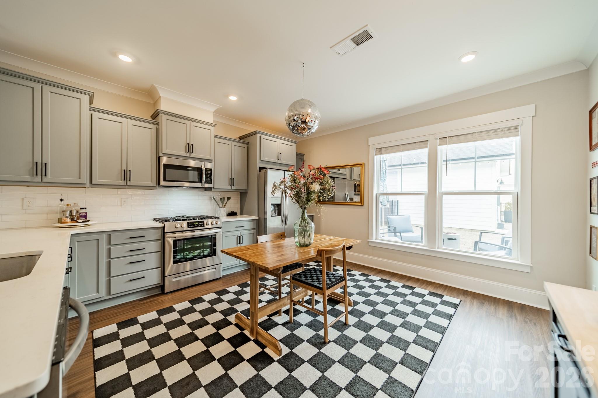1098 Herrons Ferry Road Property Photo 11
