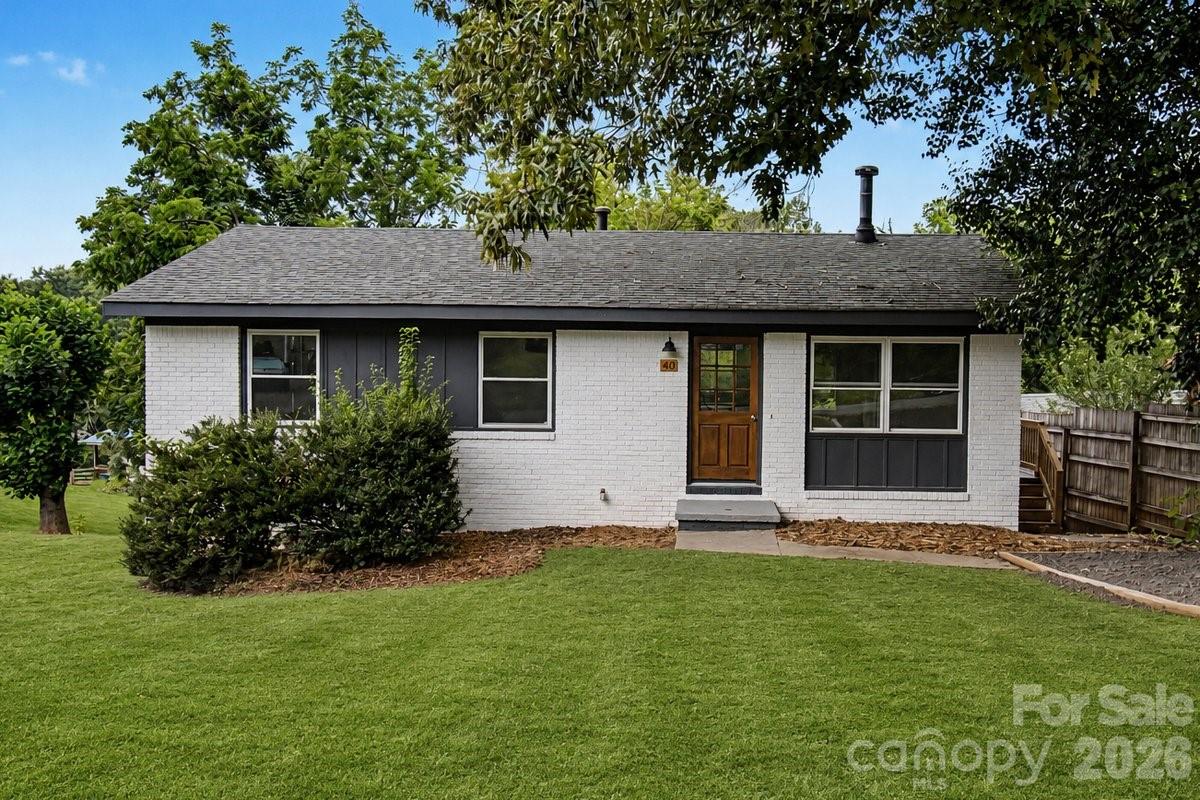 40 Evelake Drive Property Photo 2