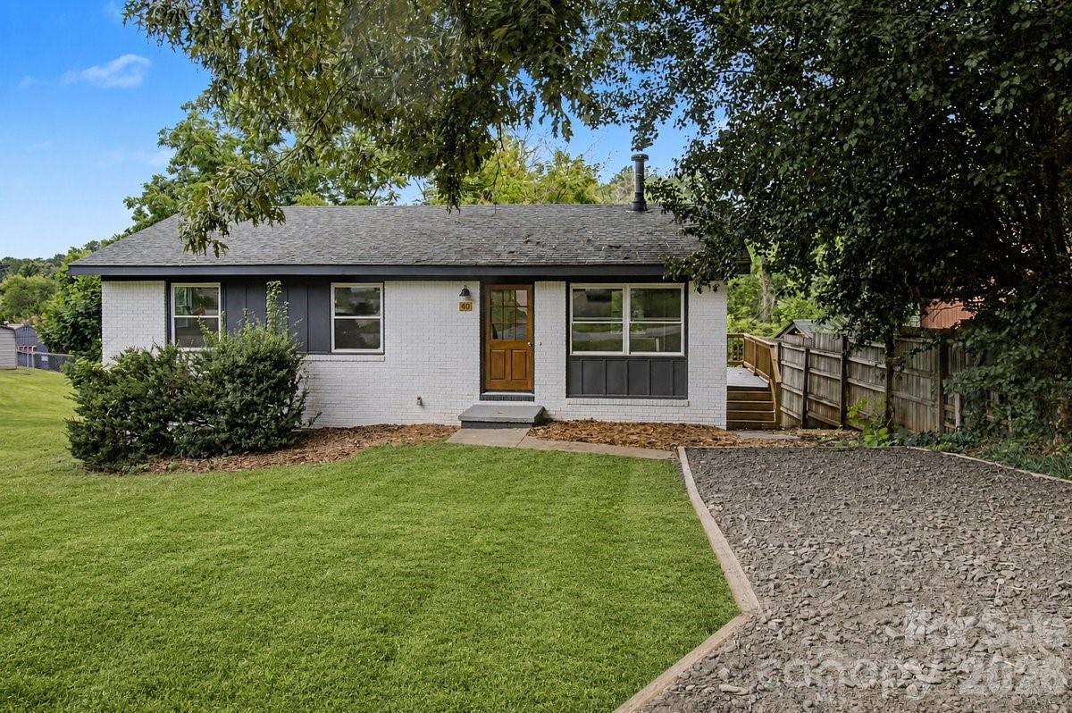 40 Evelake Drive Property Photo 3