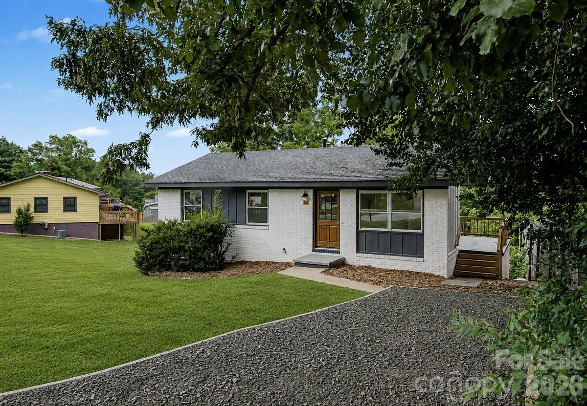 40 Evelake Drive Property Photo 4