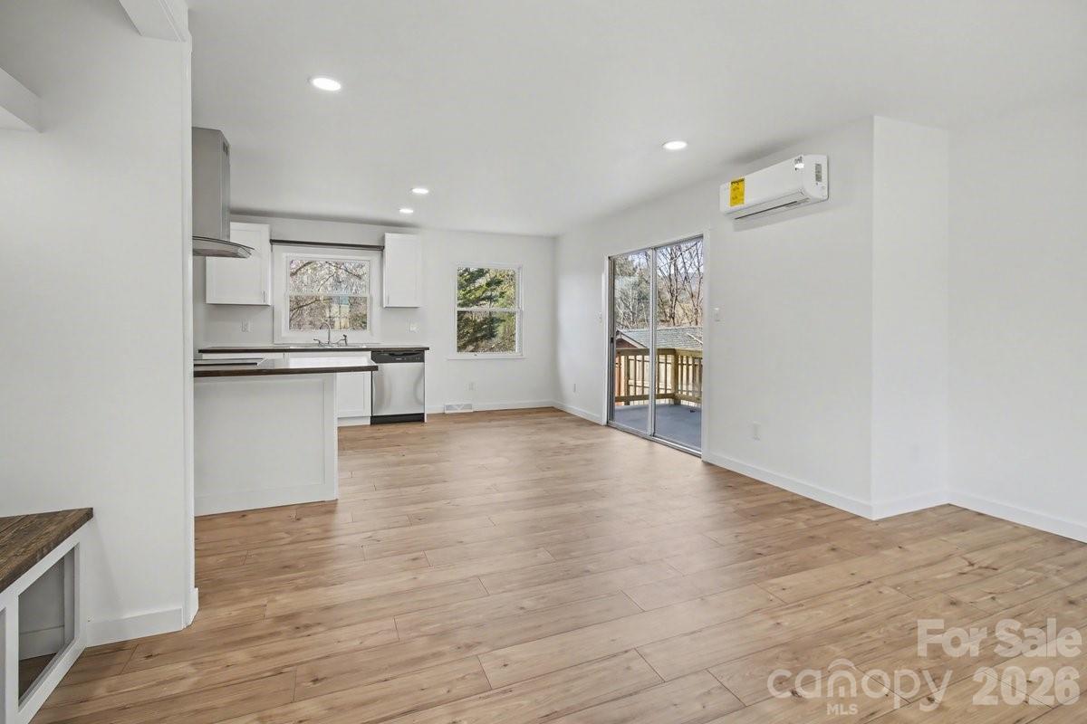 40 Evelake Drive Property Photo 6