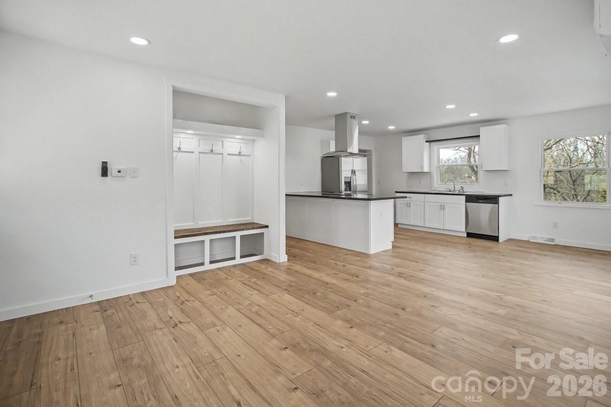 40 Evelake Drive Property Photo 7