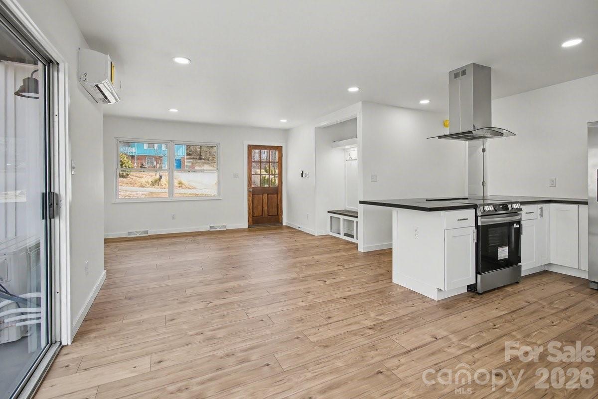 40 Evelake Drive Property Photo 8